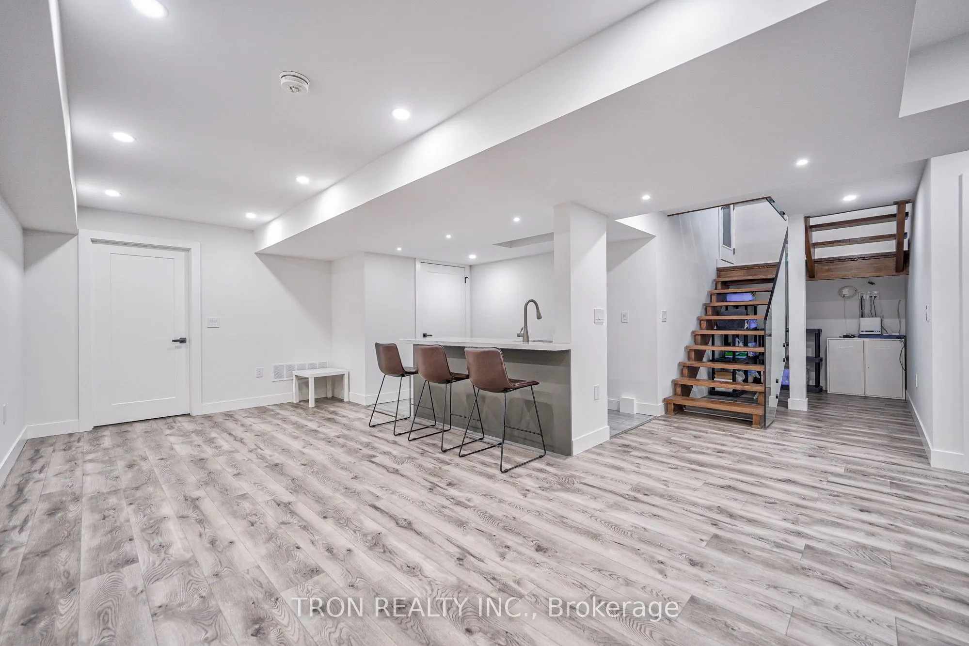 38 Uno Drive