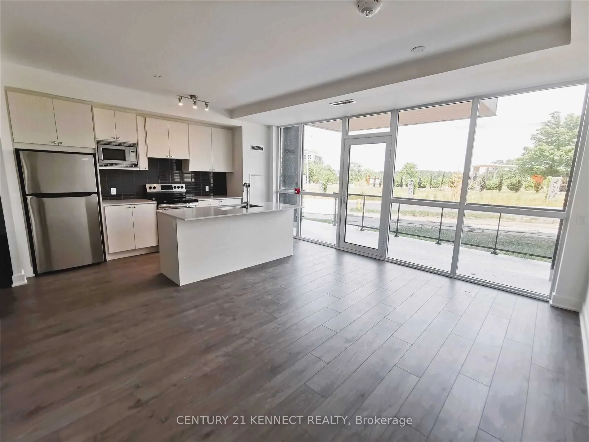 60 George Butchart Drive, #TH 3