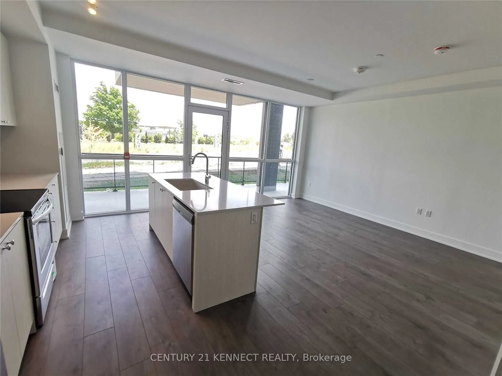 60 George Butchart Drive, #TH 3