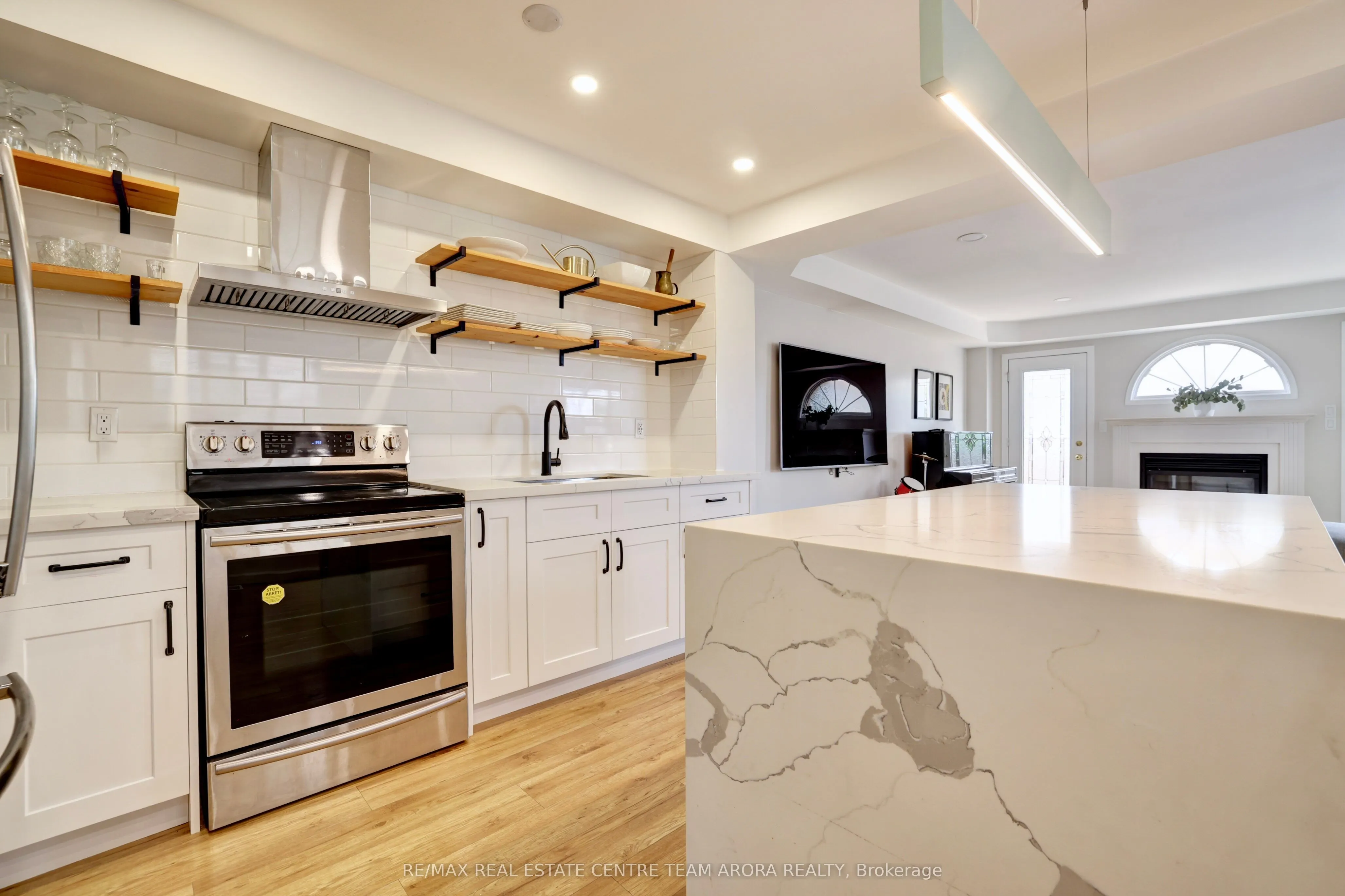 1085 Foxglove Place