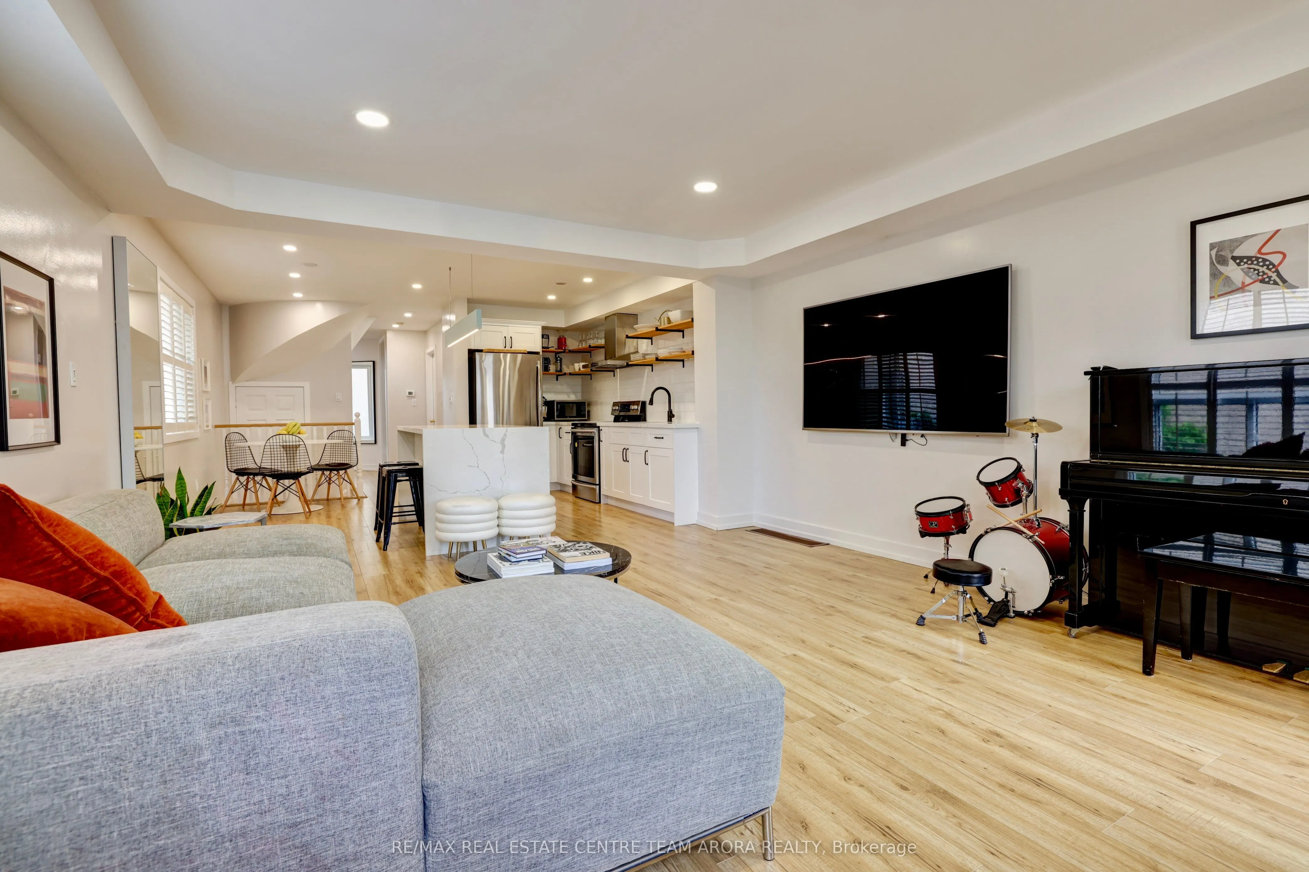 1085 Foxglove Place