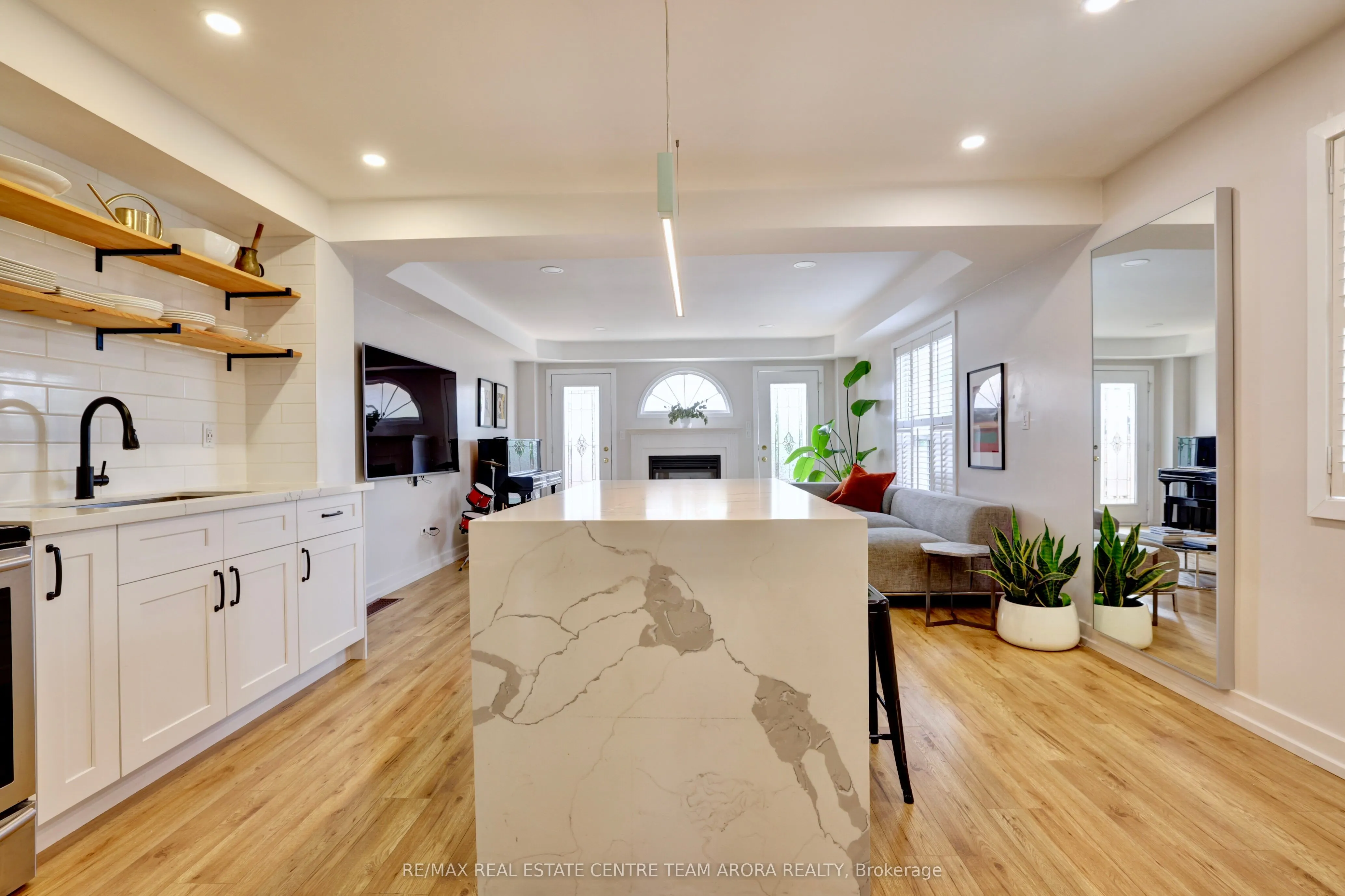1085 Foxglove Place