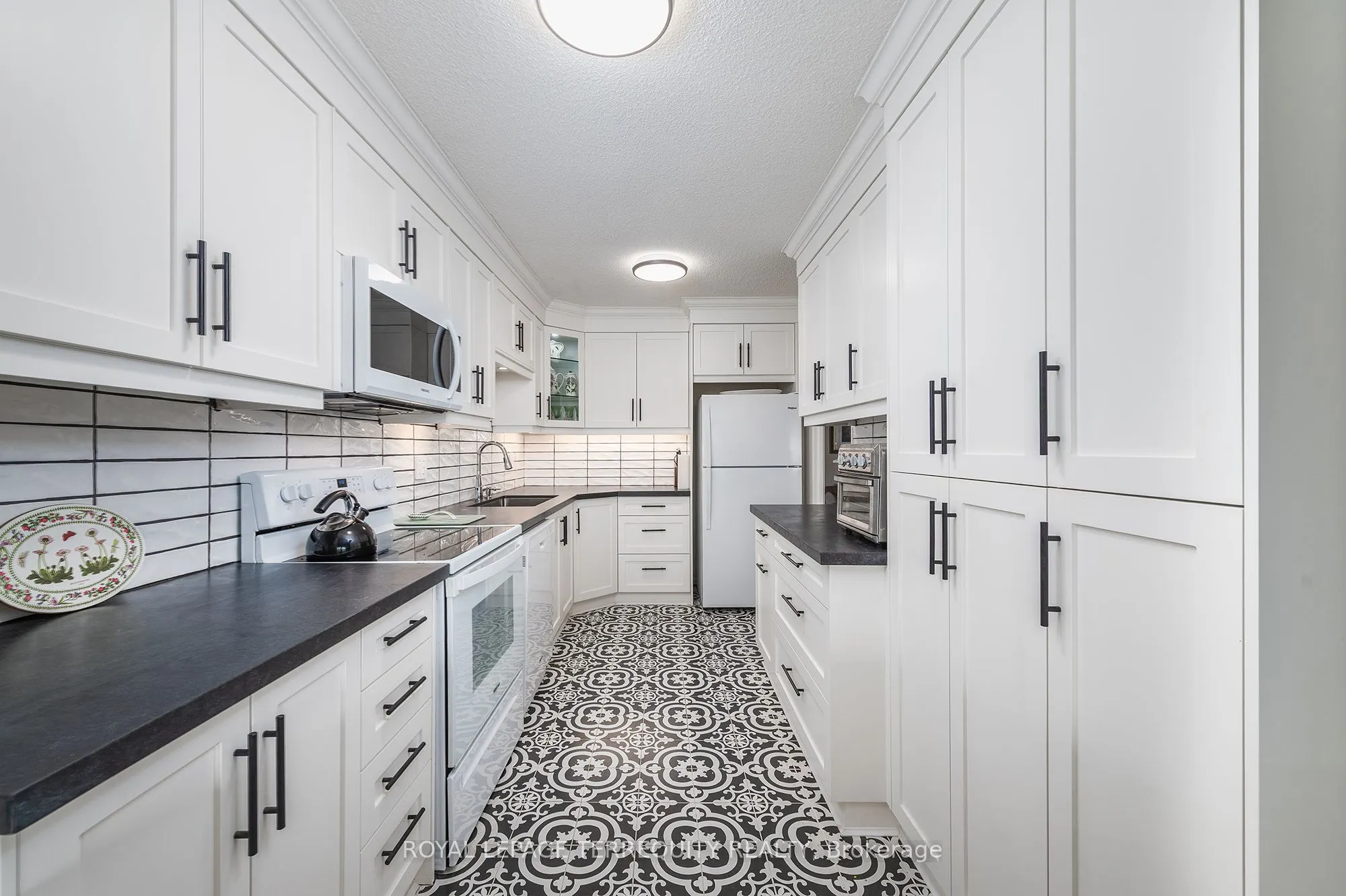 260 Scarlett Road, #1802