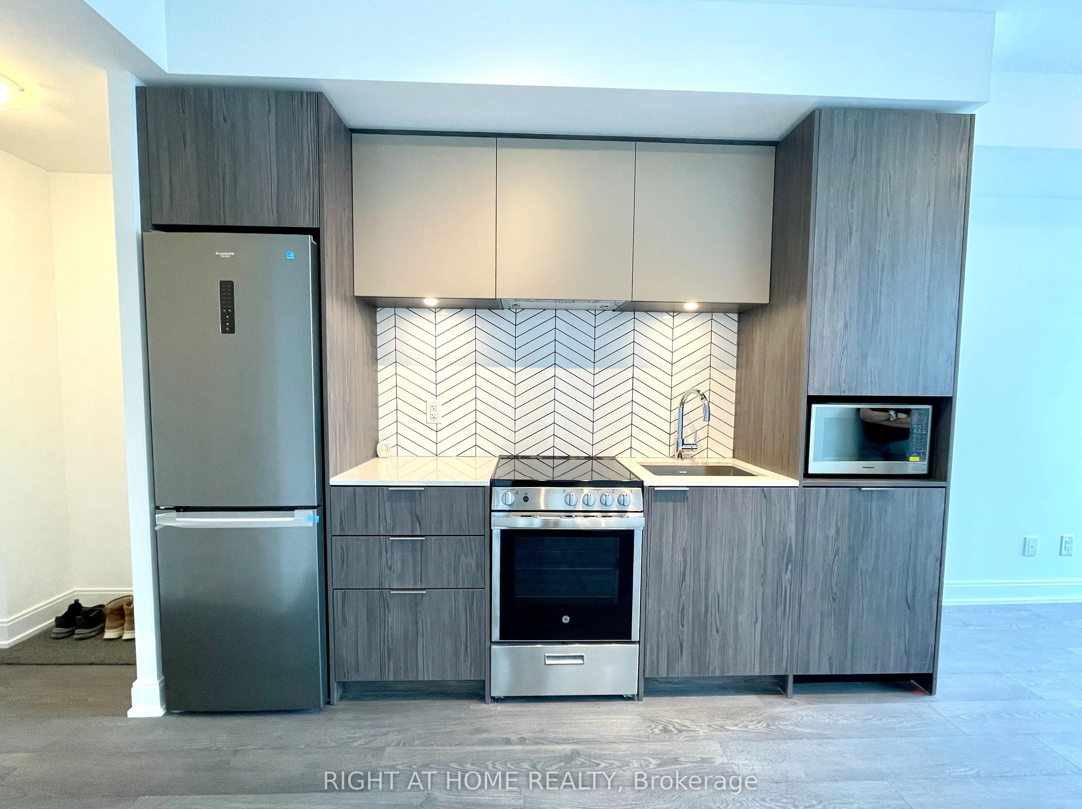 70 ANNIE CRAIG Drive, #2609