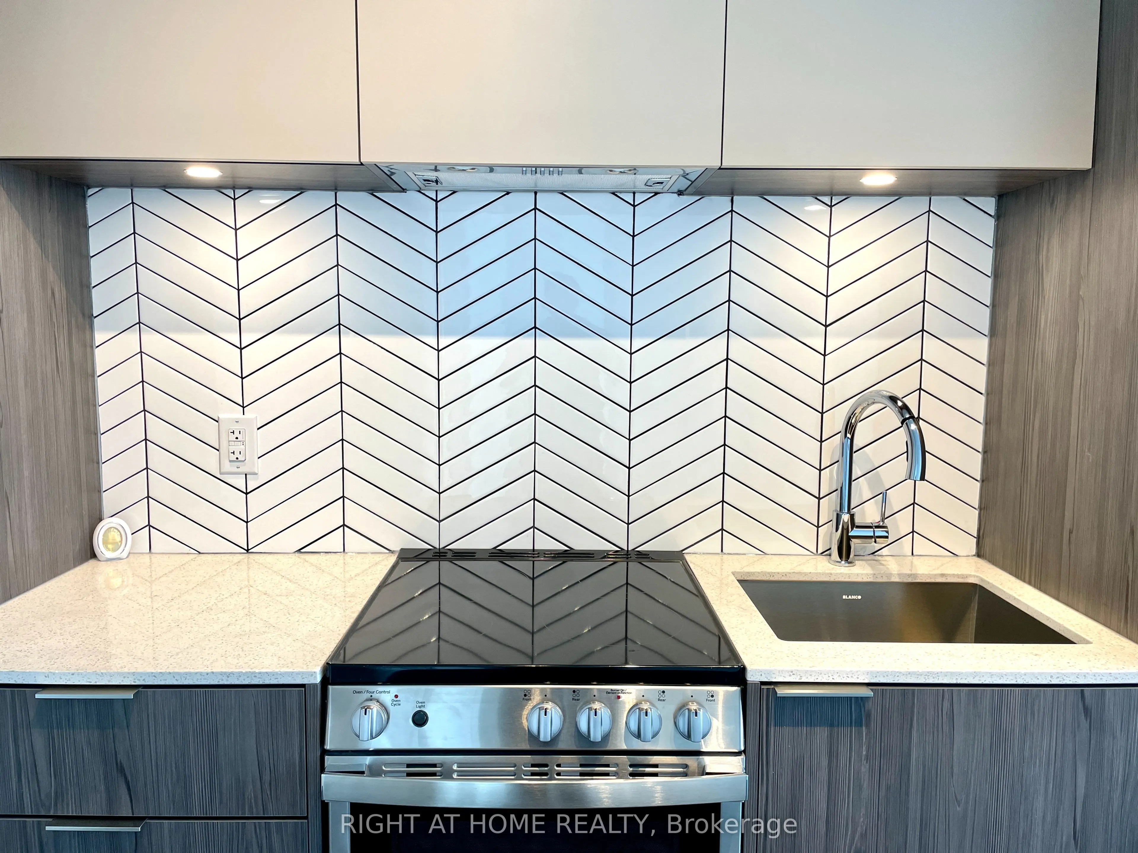 70 ANNIE CRAIG Drive, #2609
