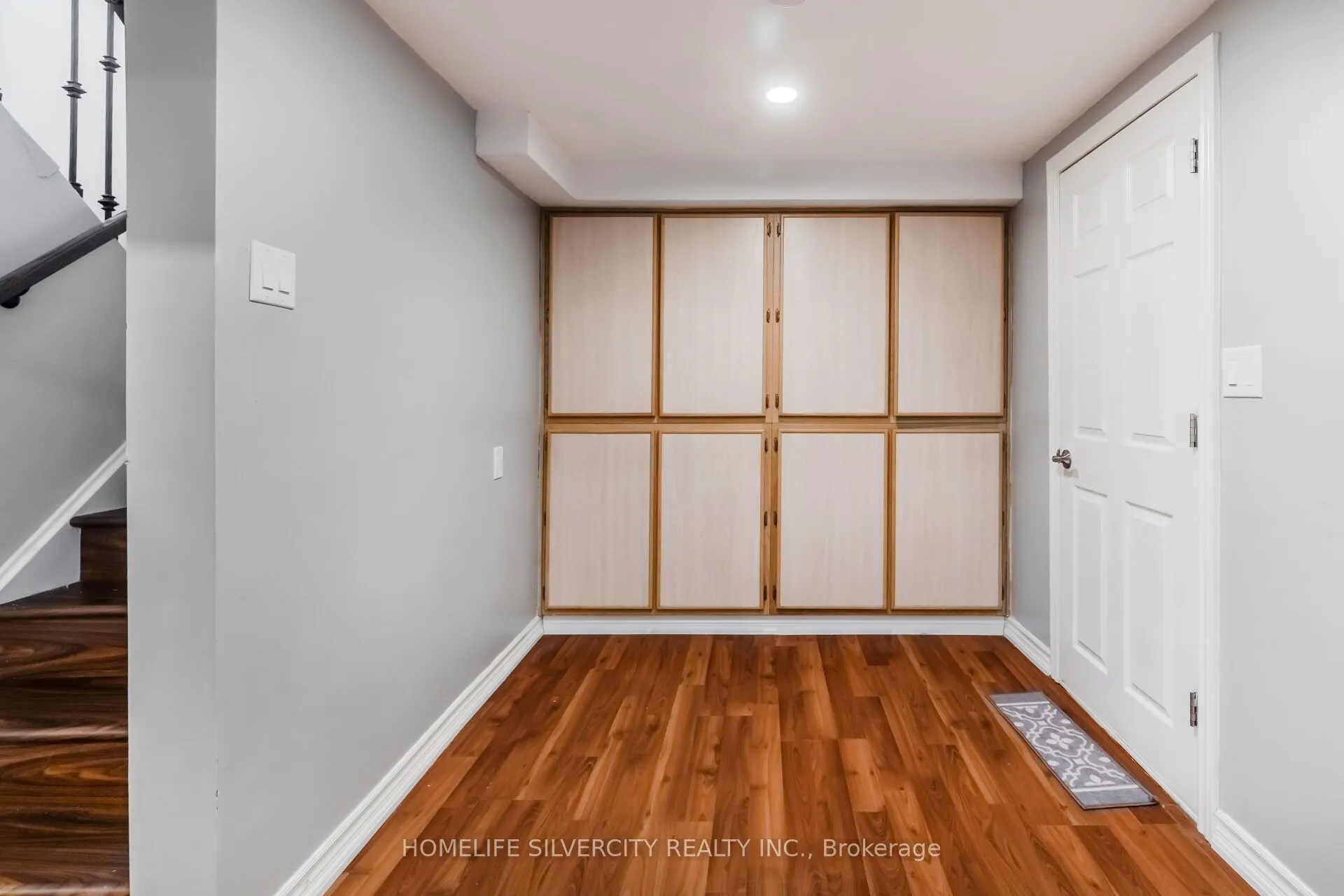 90 Lawrence Avenue, #96