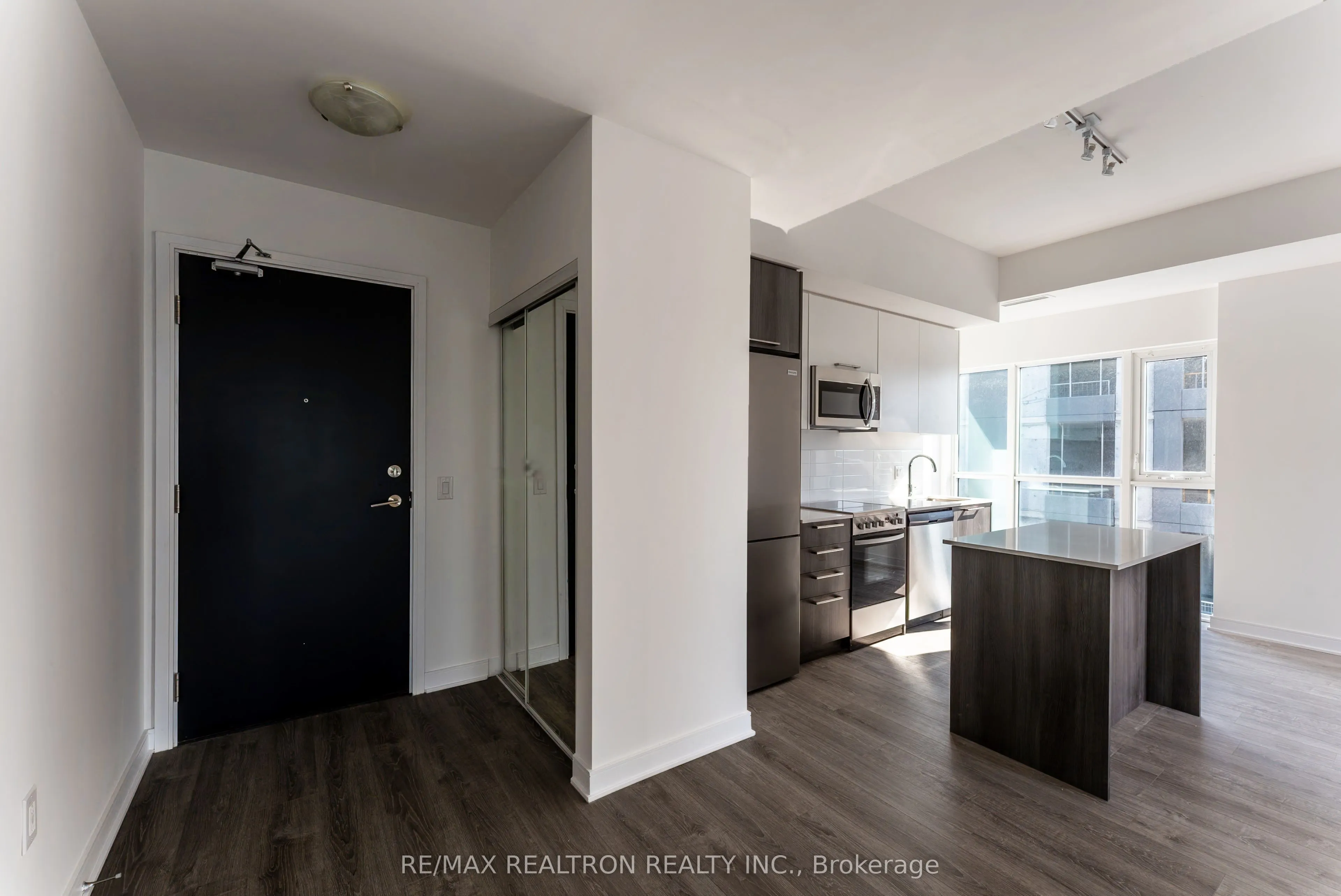 25 Neighbourhood Lane, #714