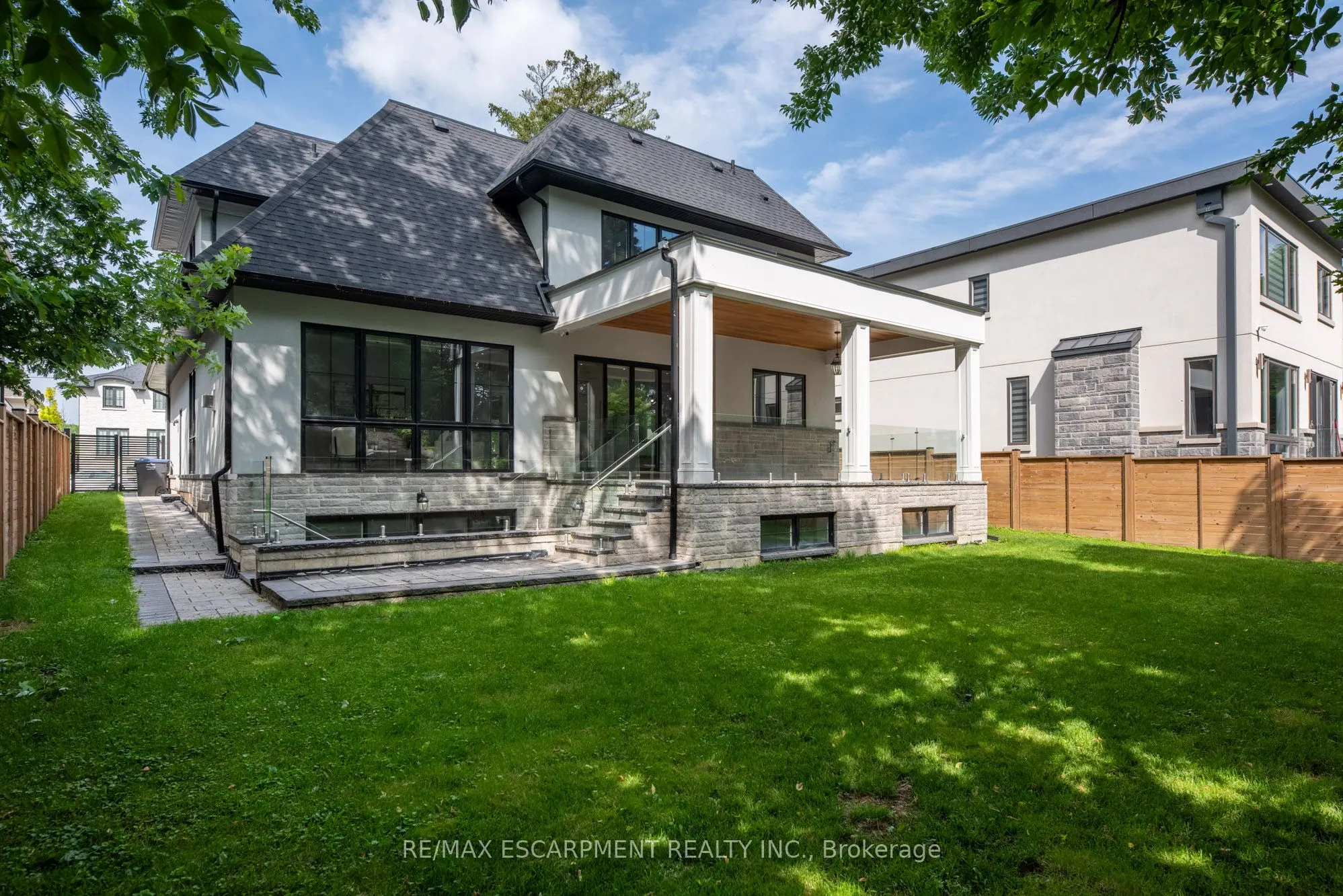 1368 Kenmuir Avenue
