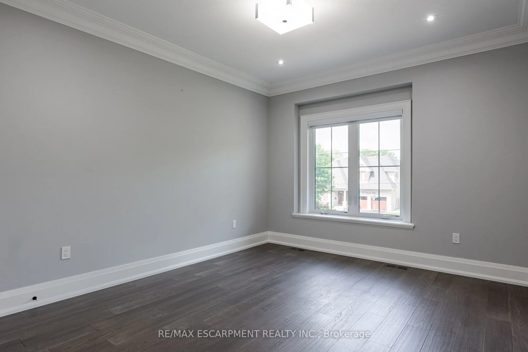 1368 Kenmuir Avenue
