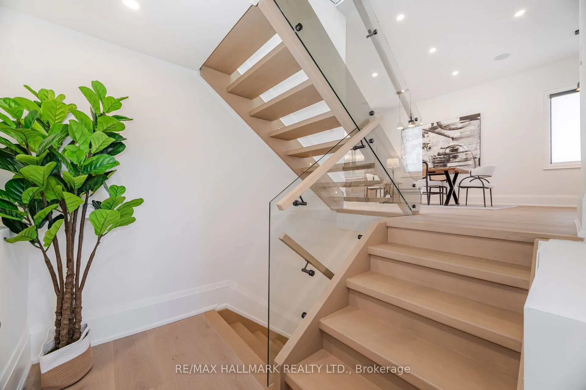 78 South Kingsway