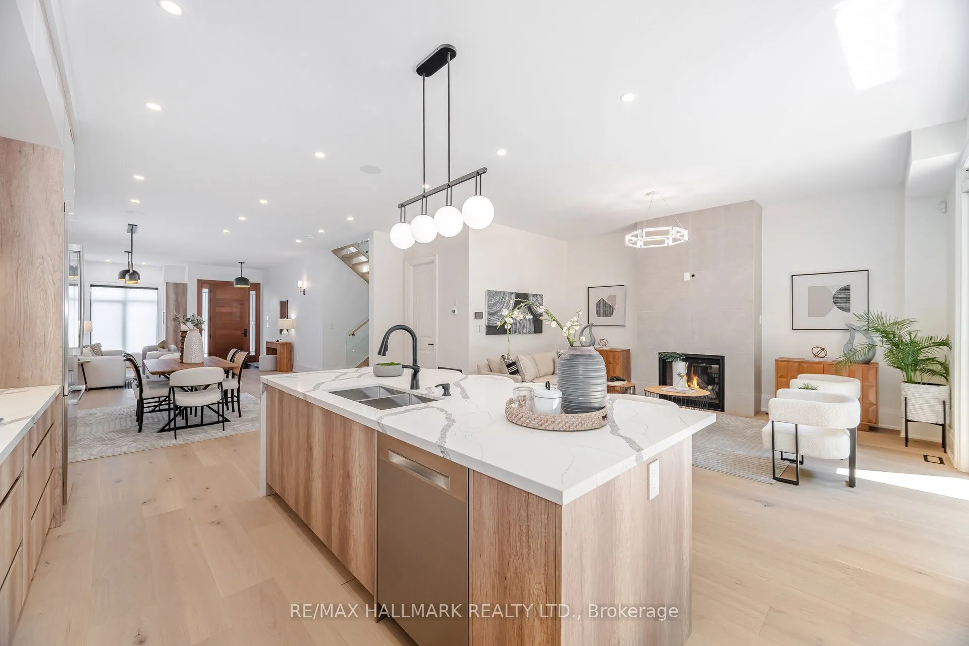 78 South Kingsway