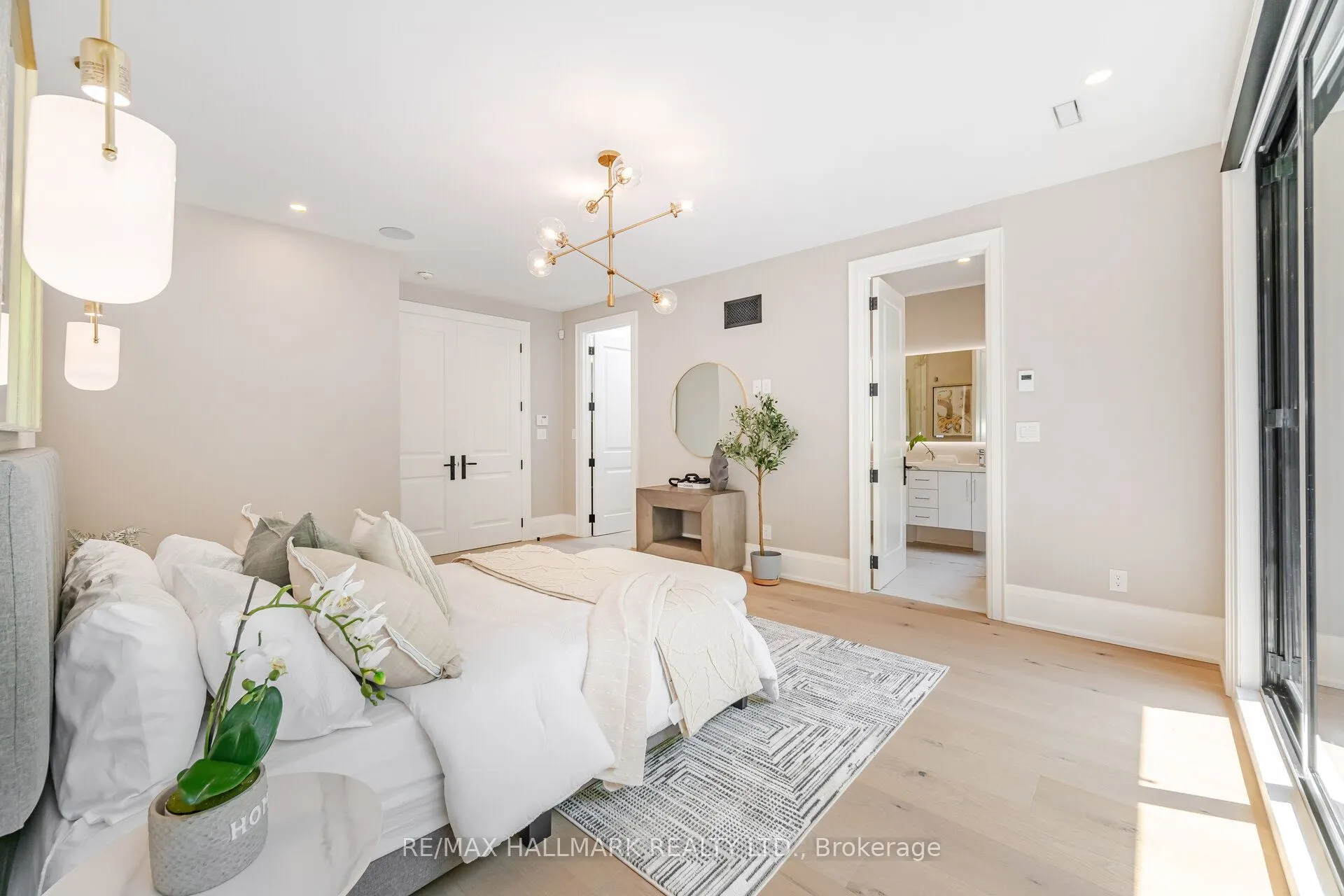 78 South Kingsway