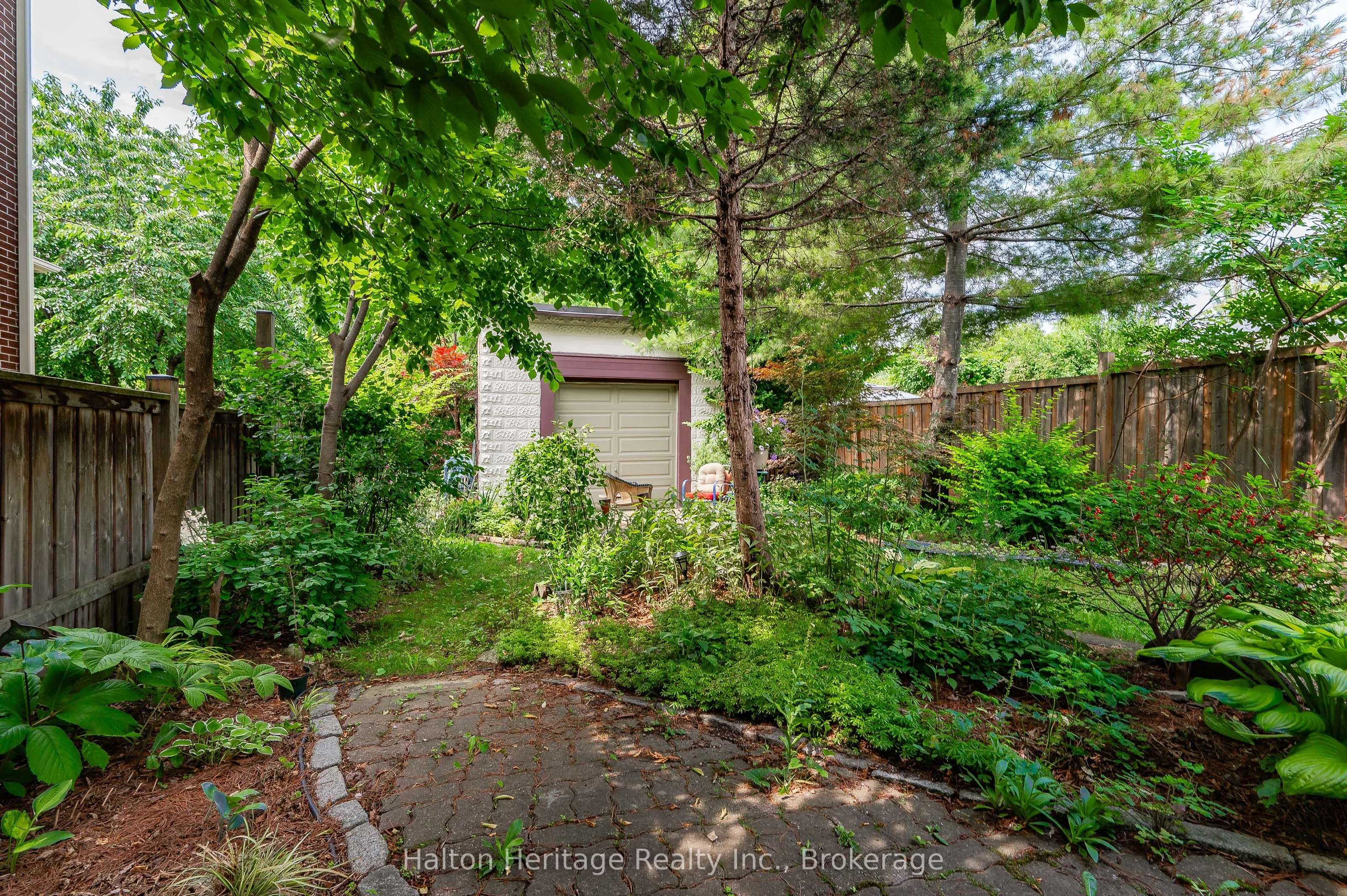 1104 Haig Boulevard