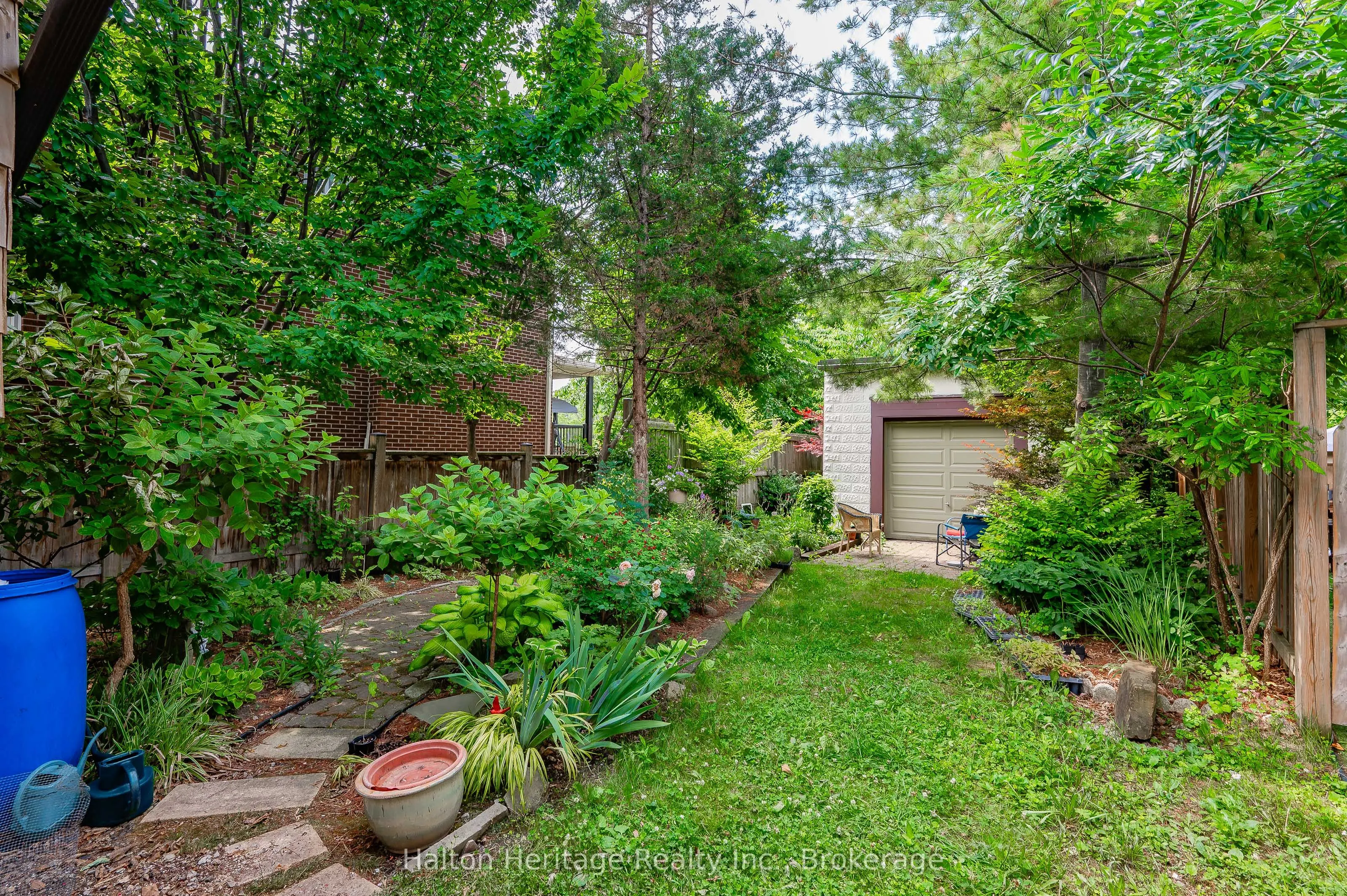 1104 Haig Boulevard