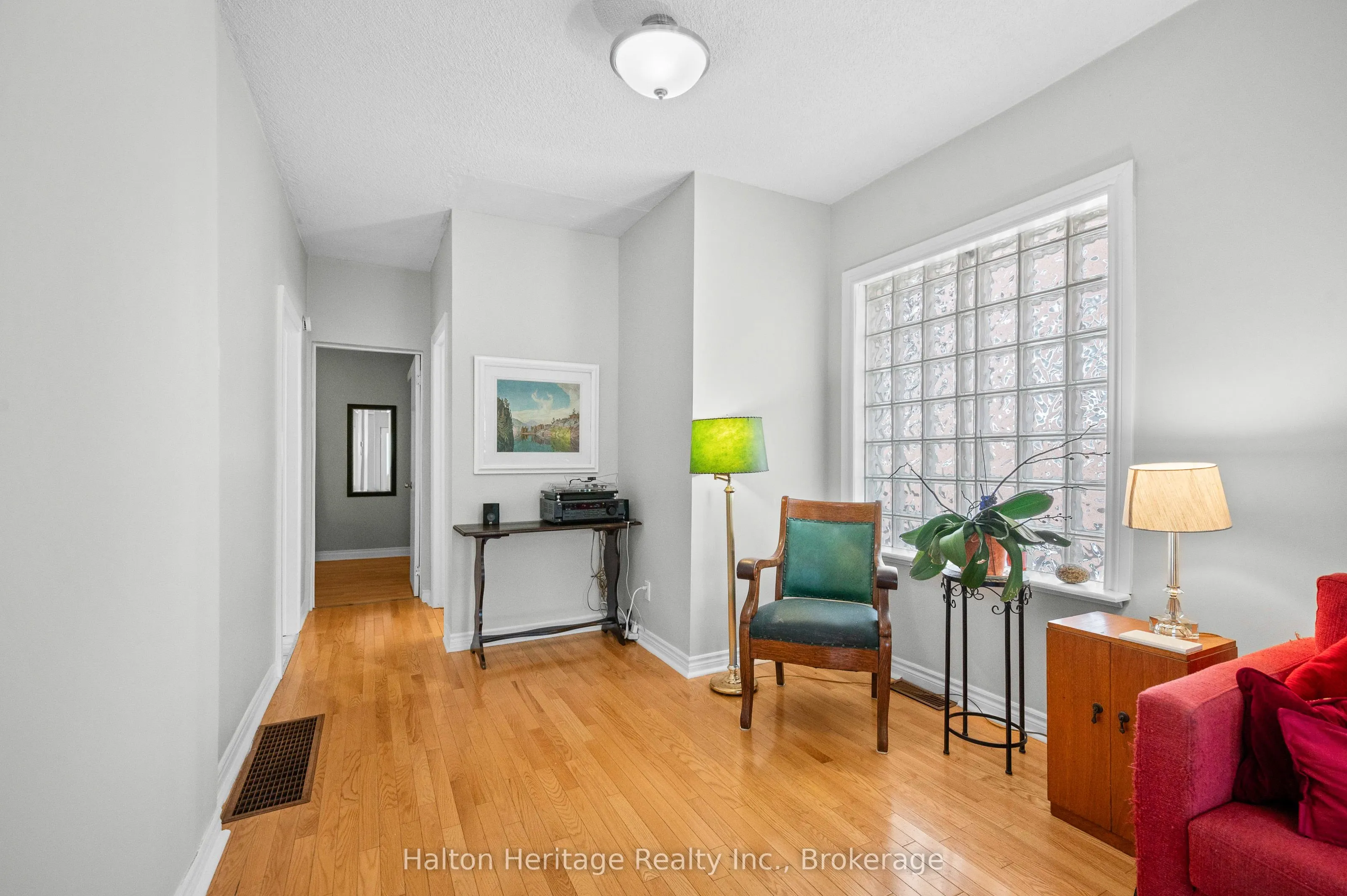 1104 Haig Boulevard
