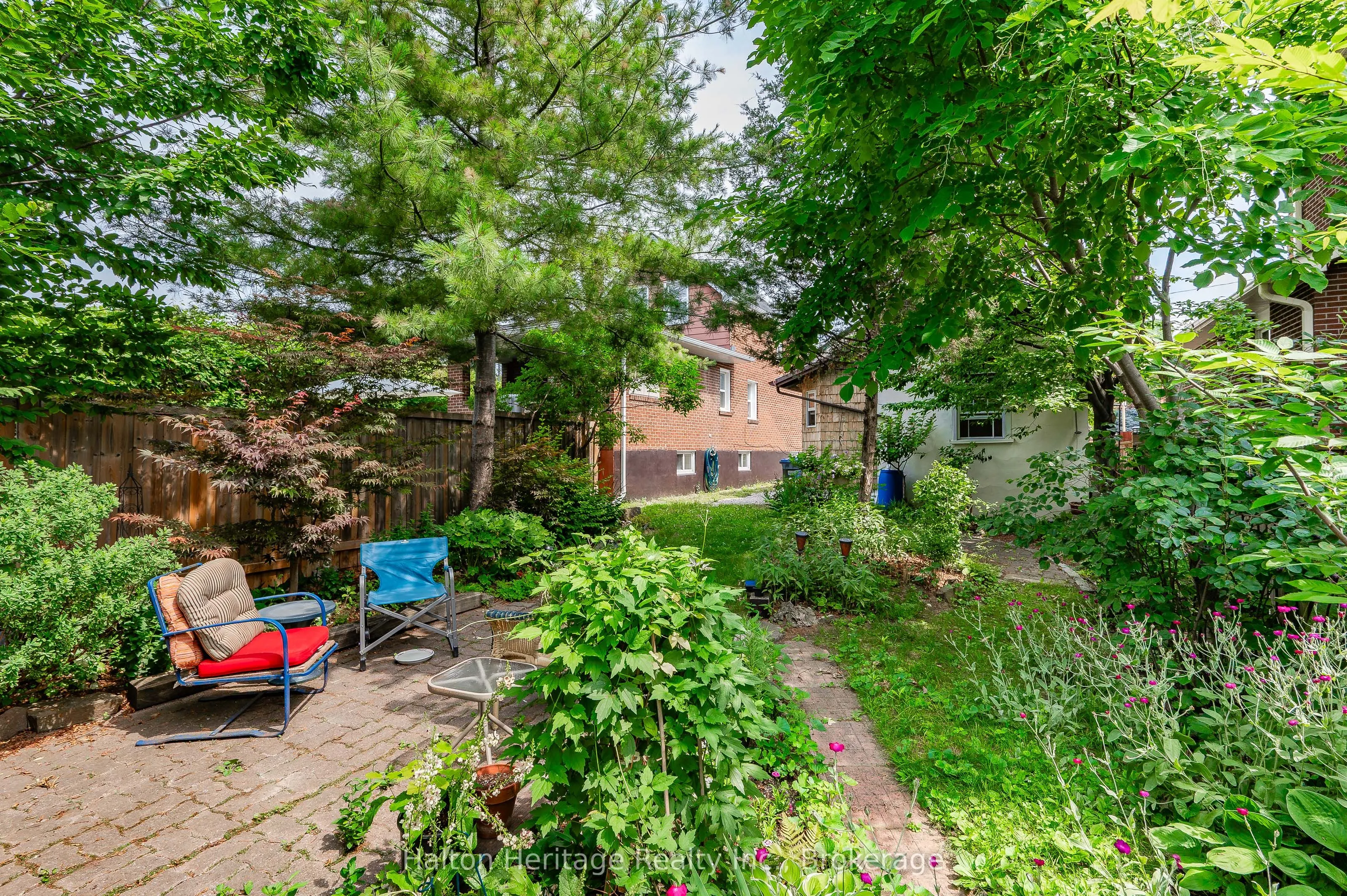 1104 Haig Boulevard