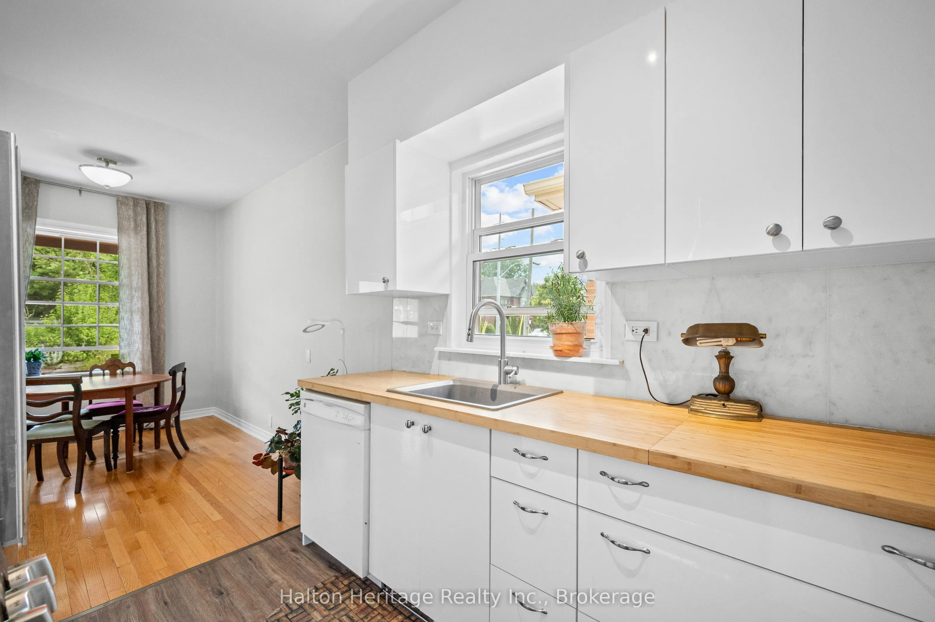 1104 Haig Boulevard