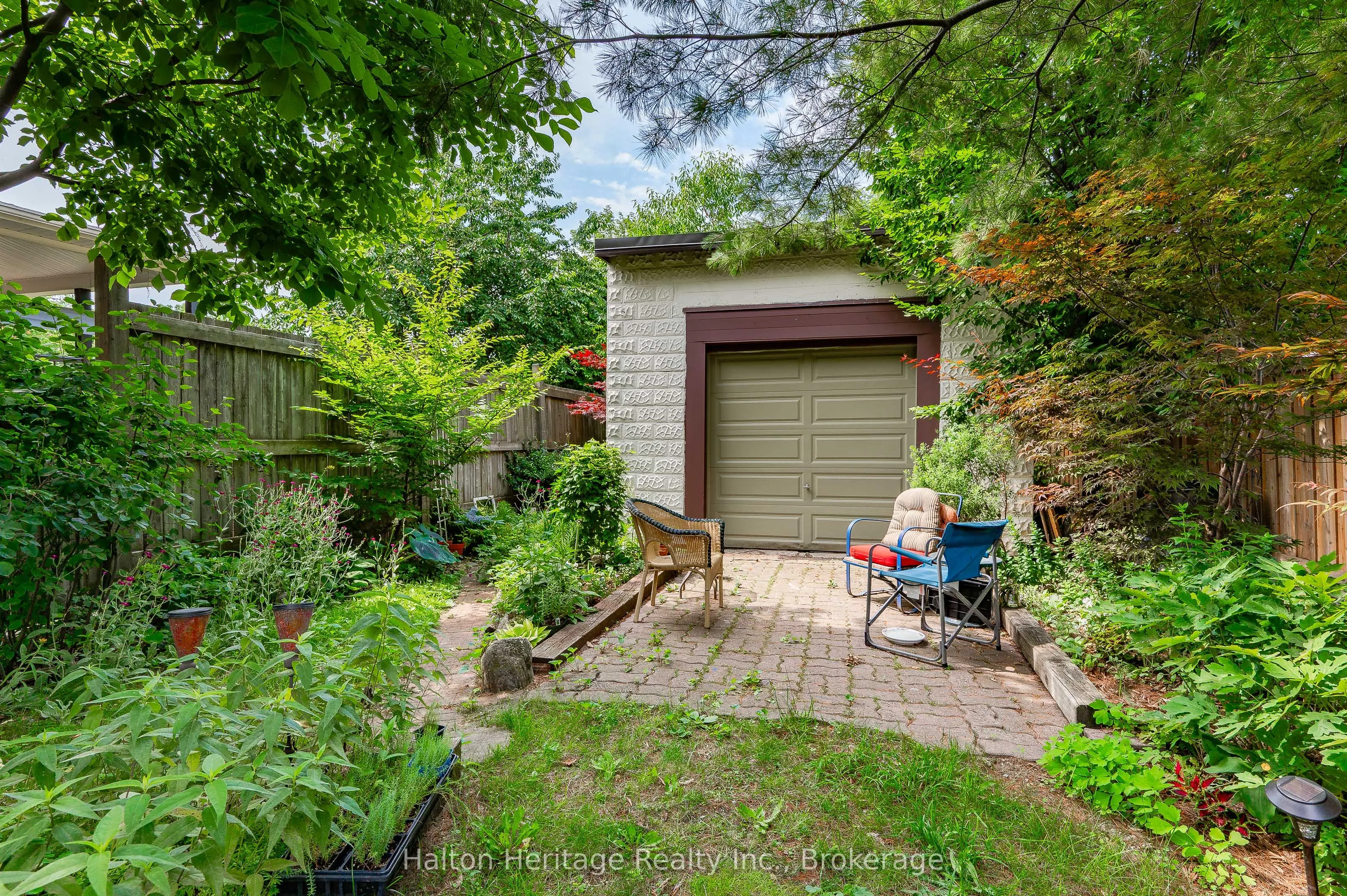 1104 Haig Boulevard