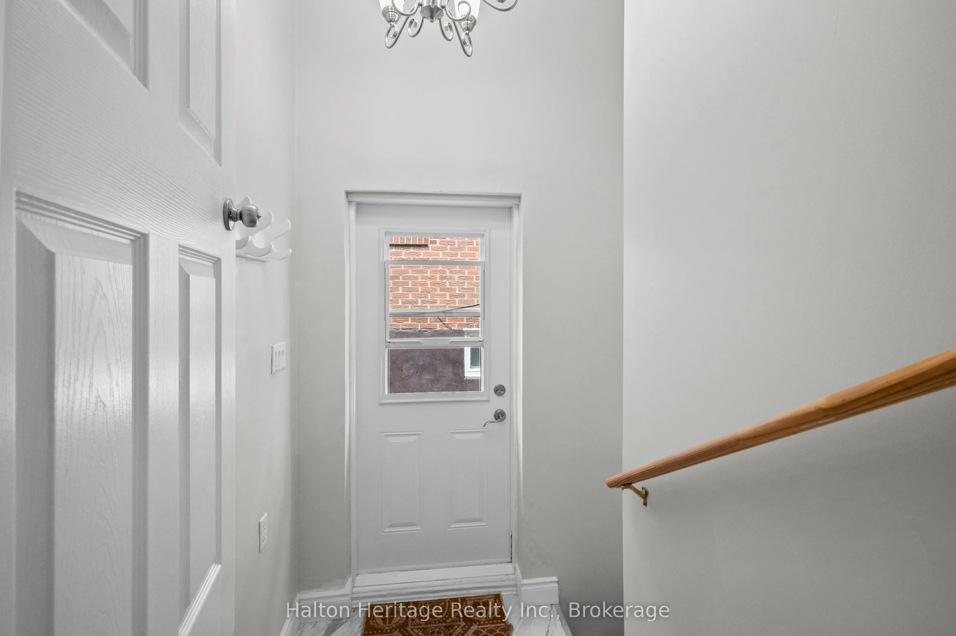1104 Haig Boulevard