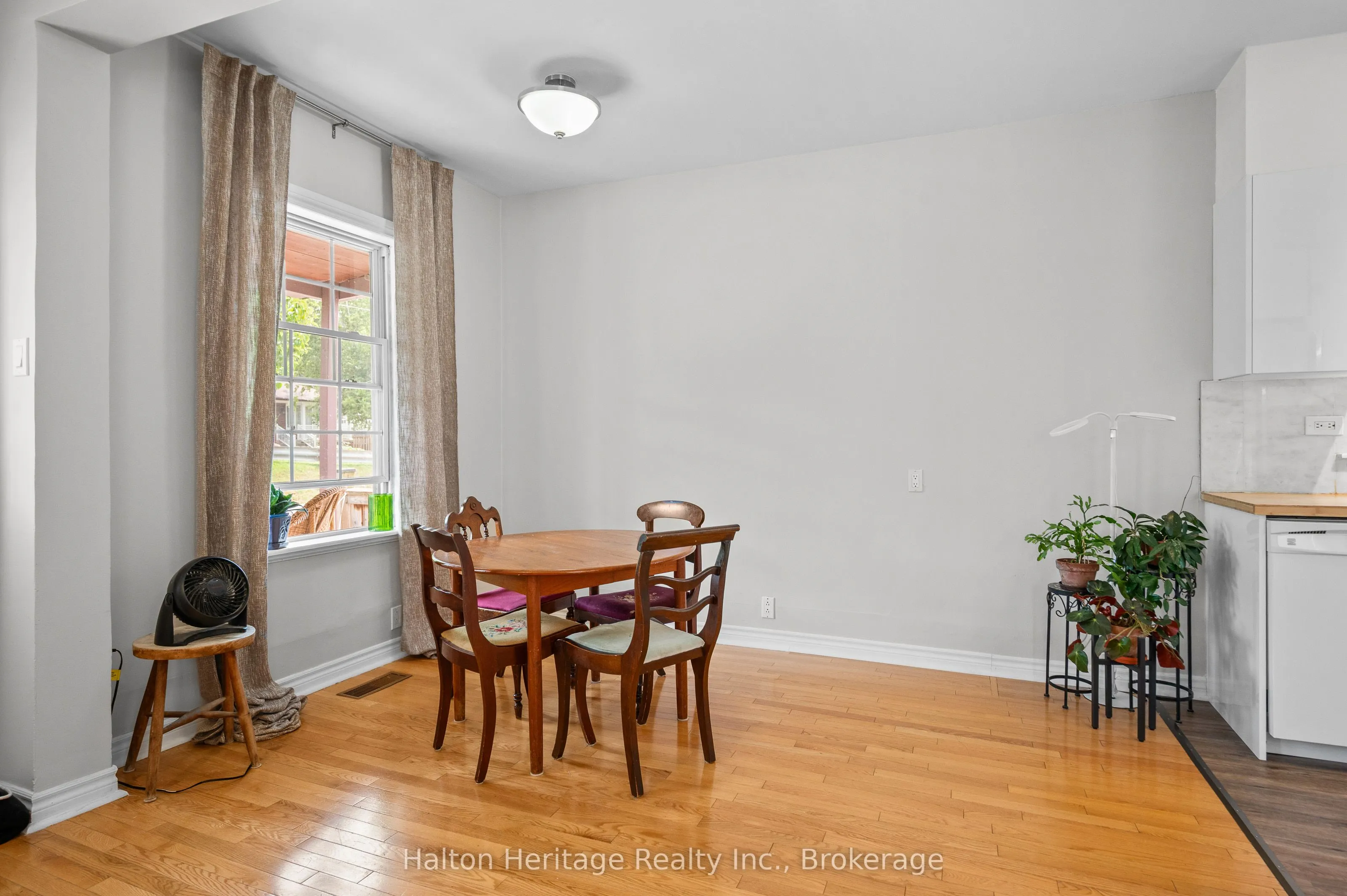 1104 Haig Boulevard