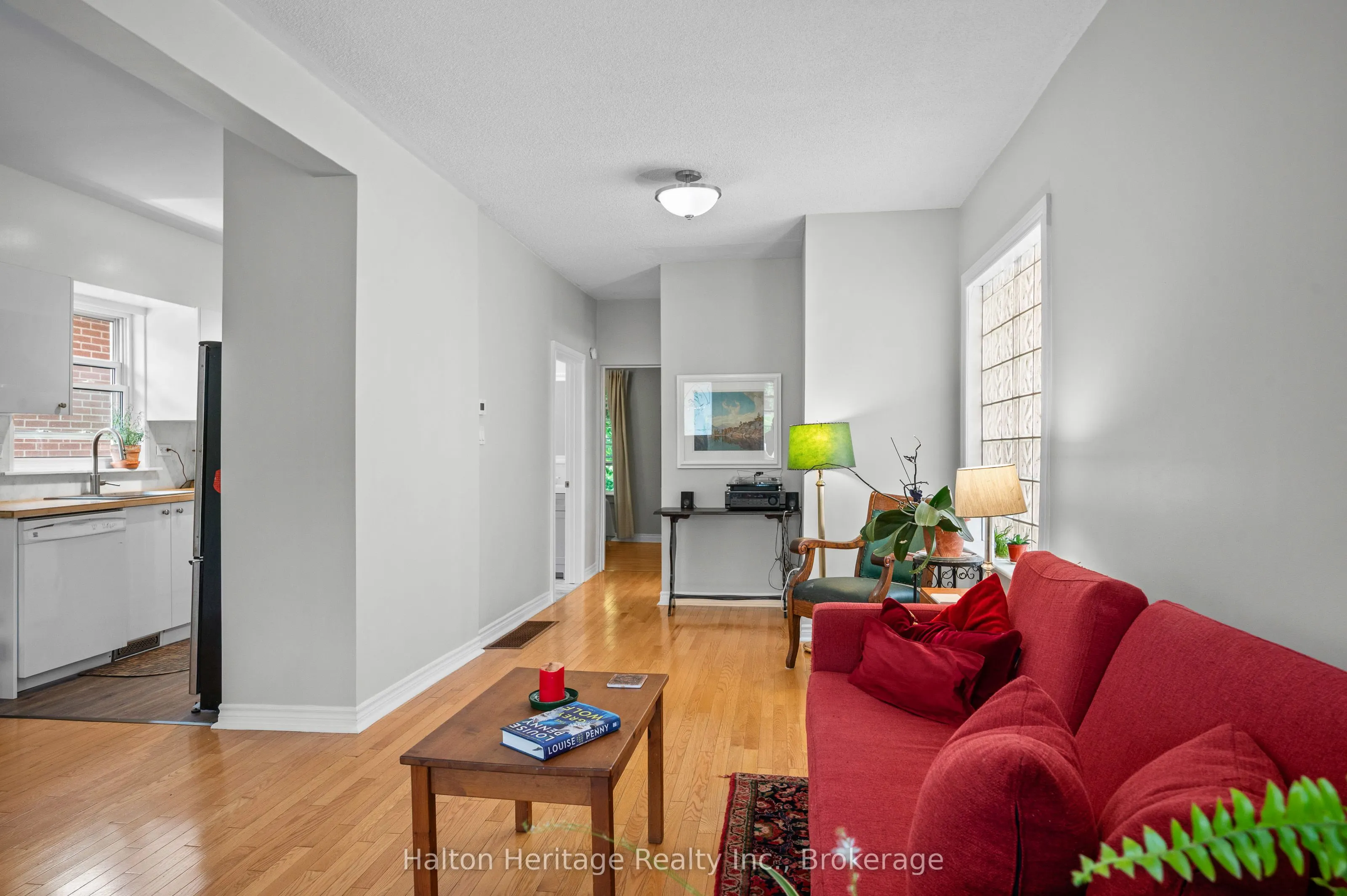 1104 Haig Boulevard