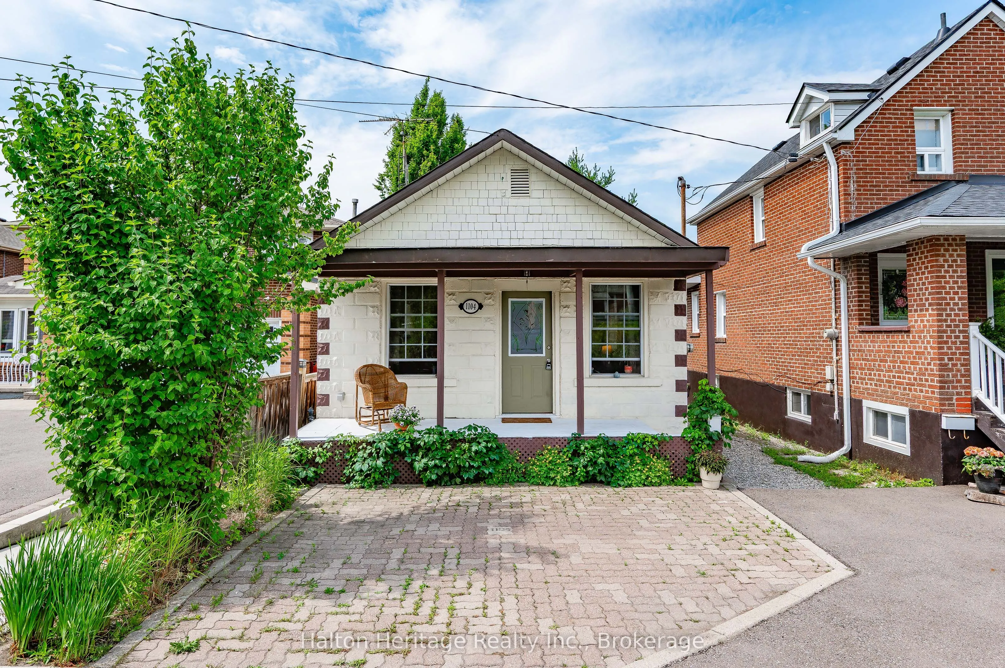 1104 Haig Boulevard