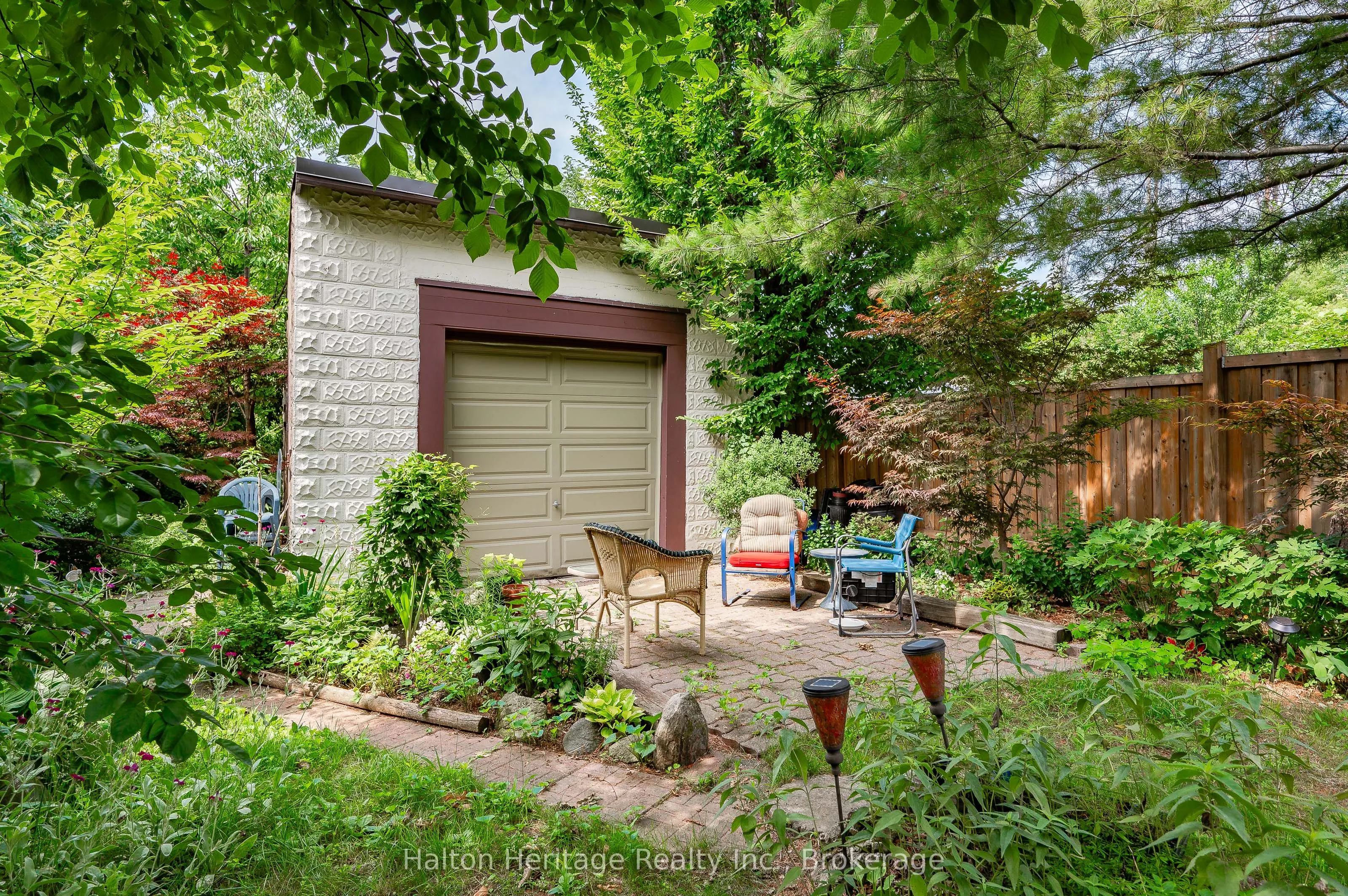 1104 Haig Boulevard