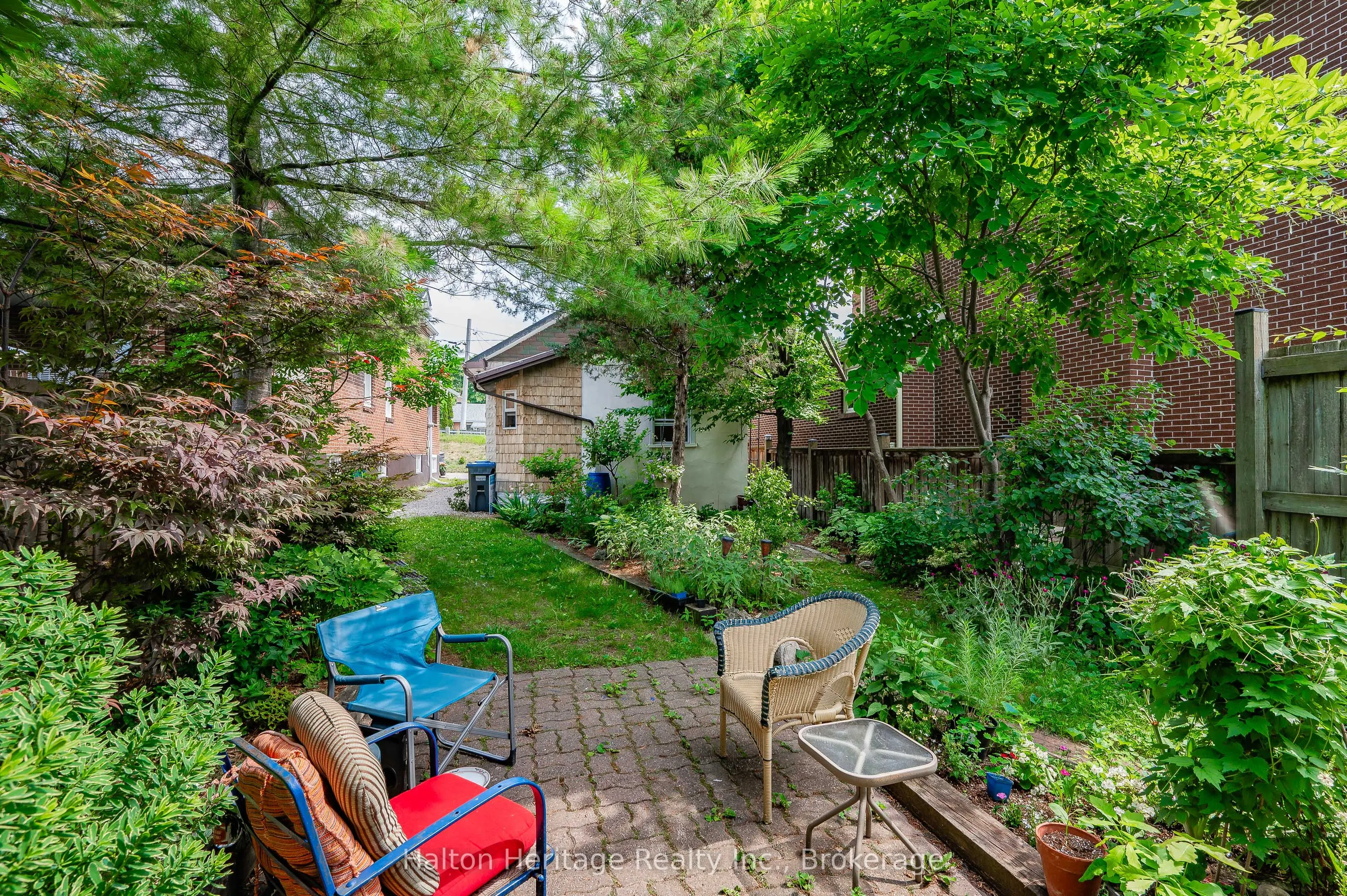 1104 Haig Boulevard