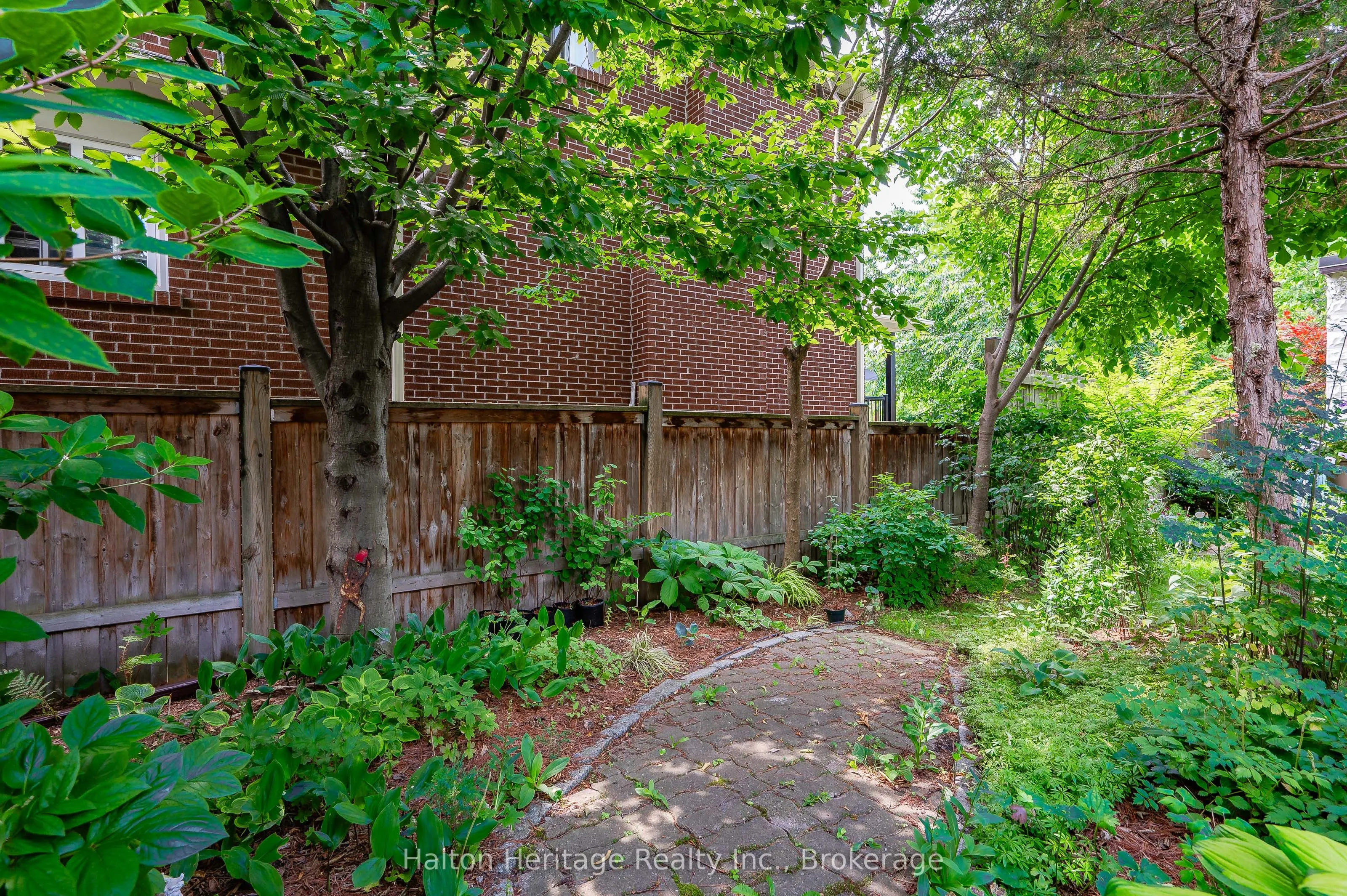 1104 Haig Boulevard
