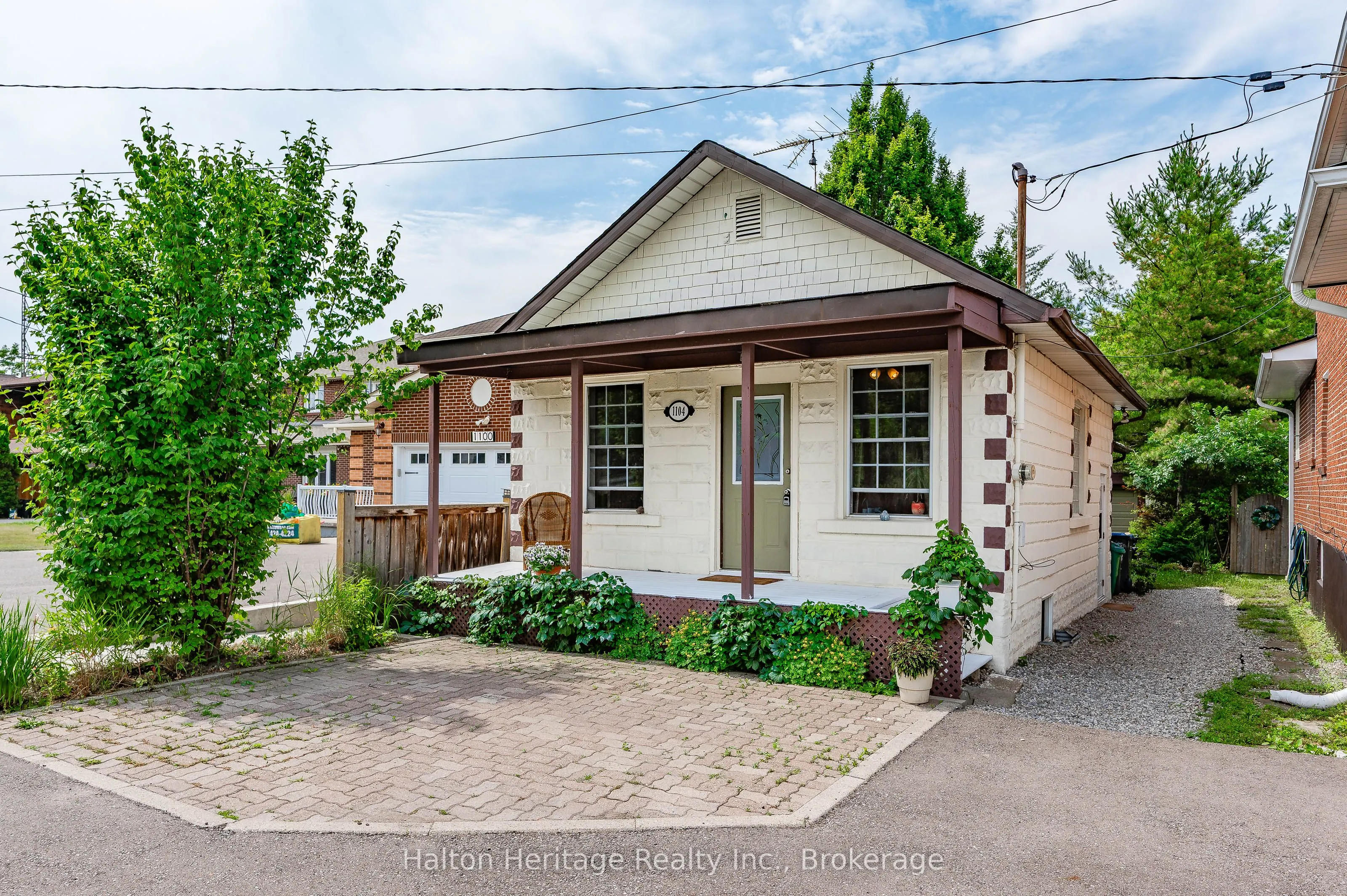 1104 Haig Boulevard