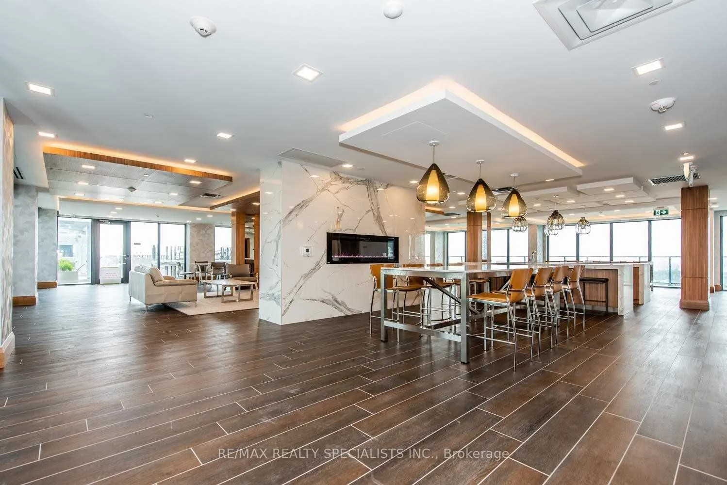 20 SHORE BREEZE Drive, #404