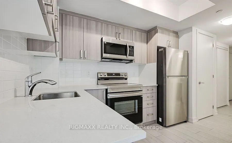 556 Marlee Avenue W, #521