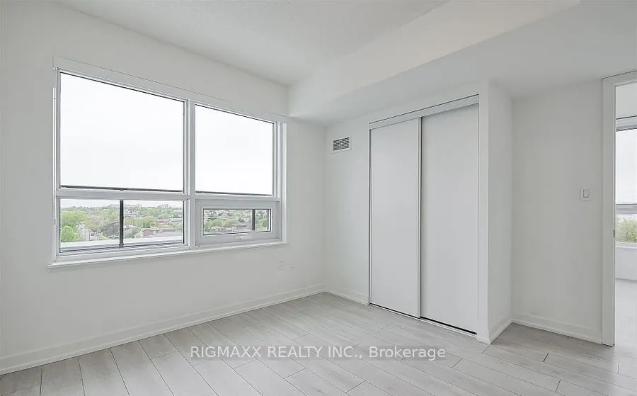 556 Marlee Avenue W, #521
