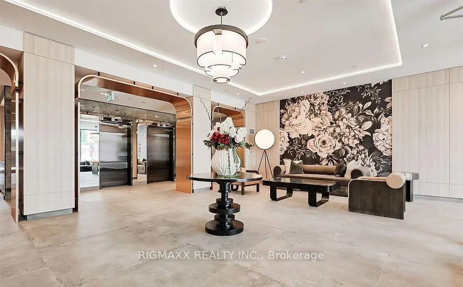 556 Marlee Avenue W, #521
