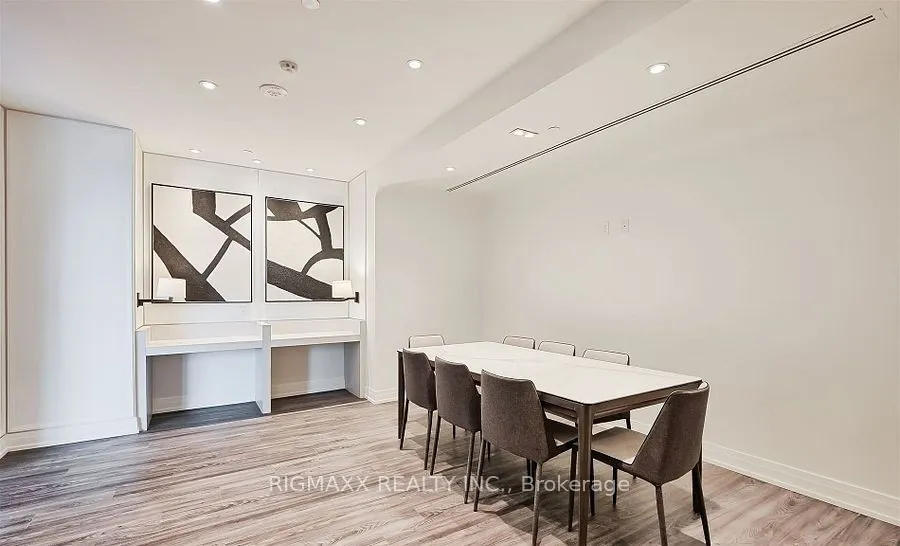 556 Marlee Avenue W, #521