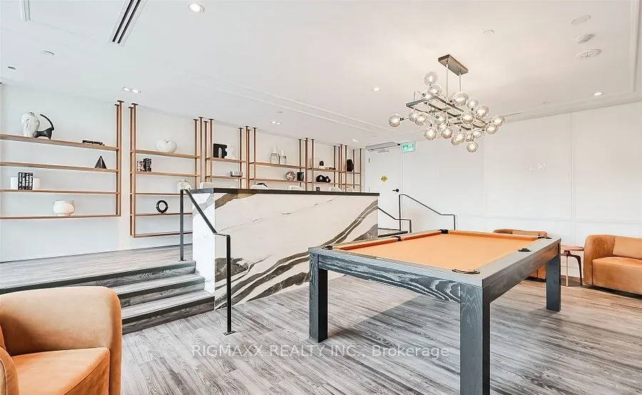 556 Marlee Avenue W, #521