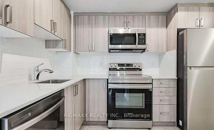 556 Marlee Avenue W, #521
