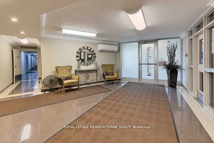 530 Lolita Gardens, #903