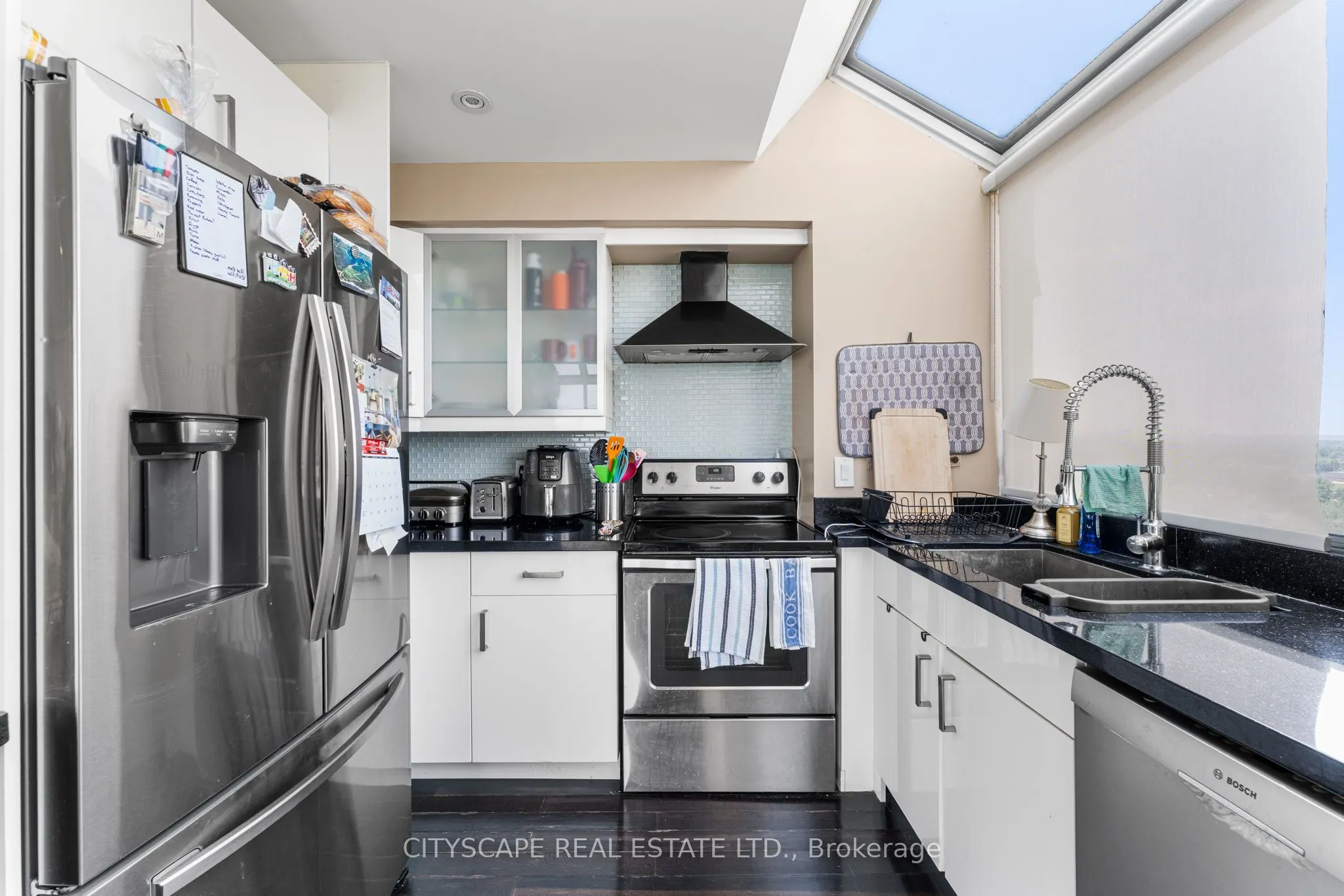 880 Dundas Street W, #Ph3