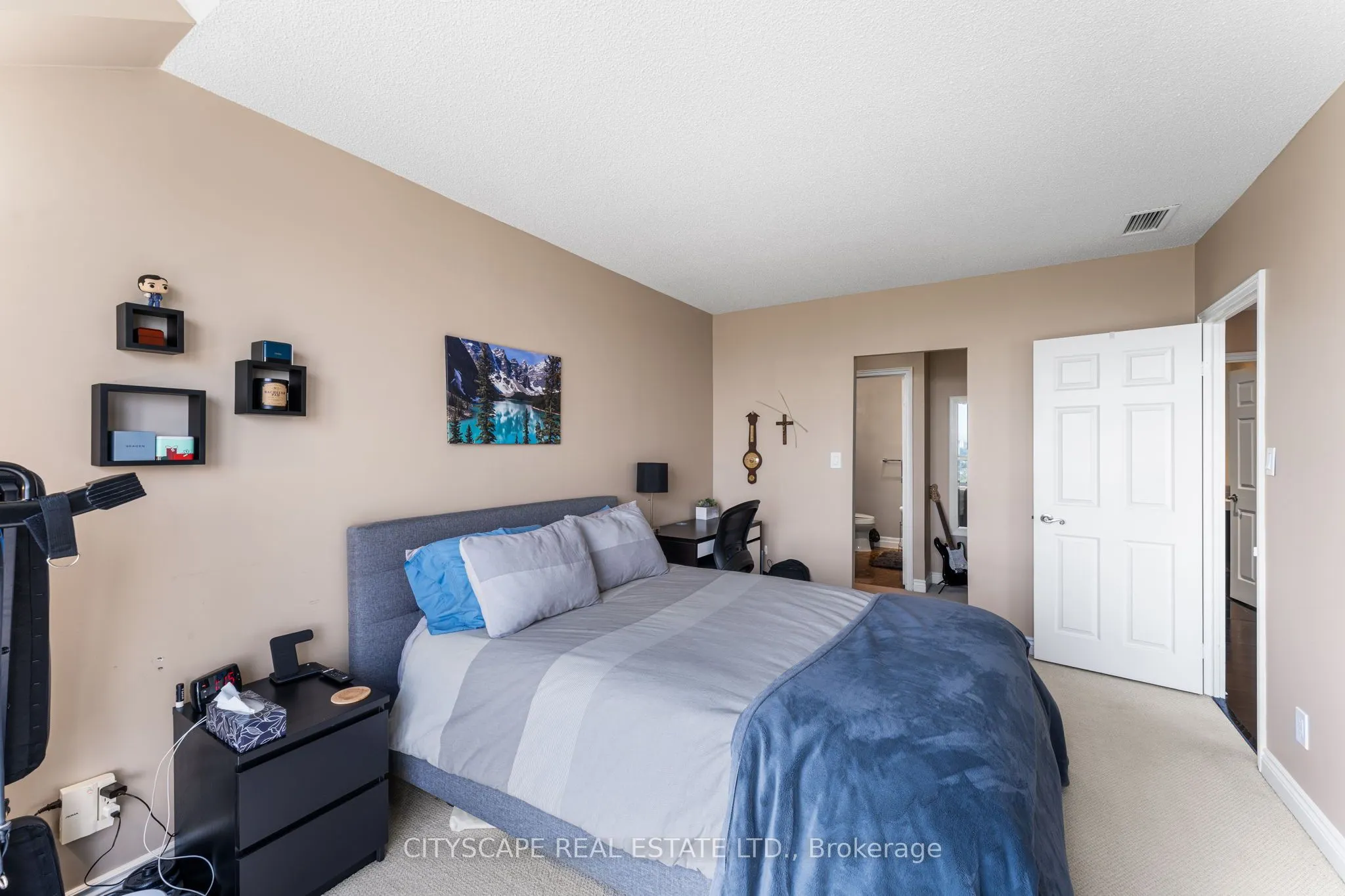 880 Dundas Street W, #Ph3