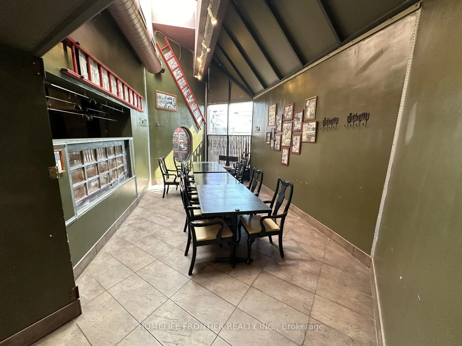 257 Dundas Street E, #8&9