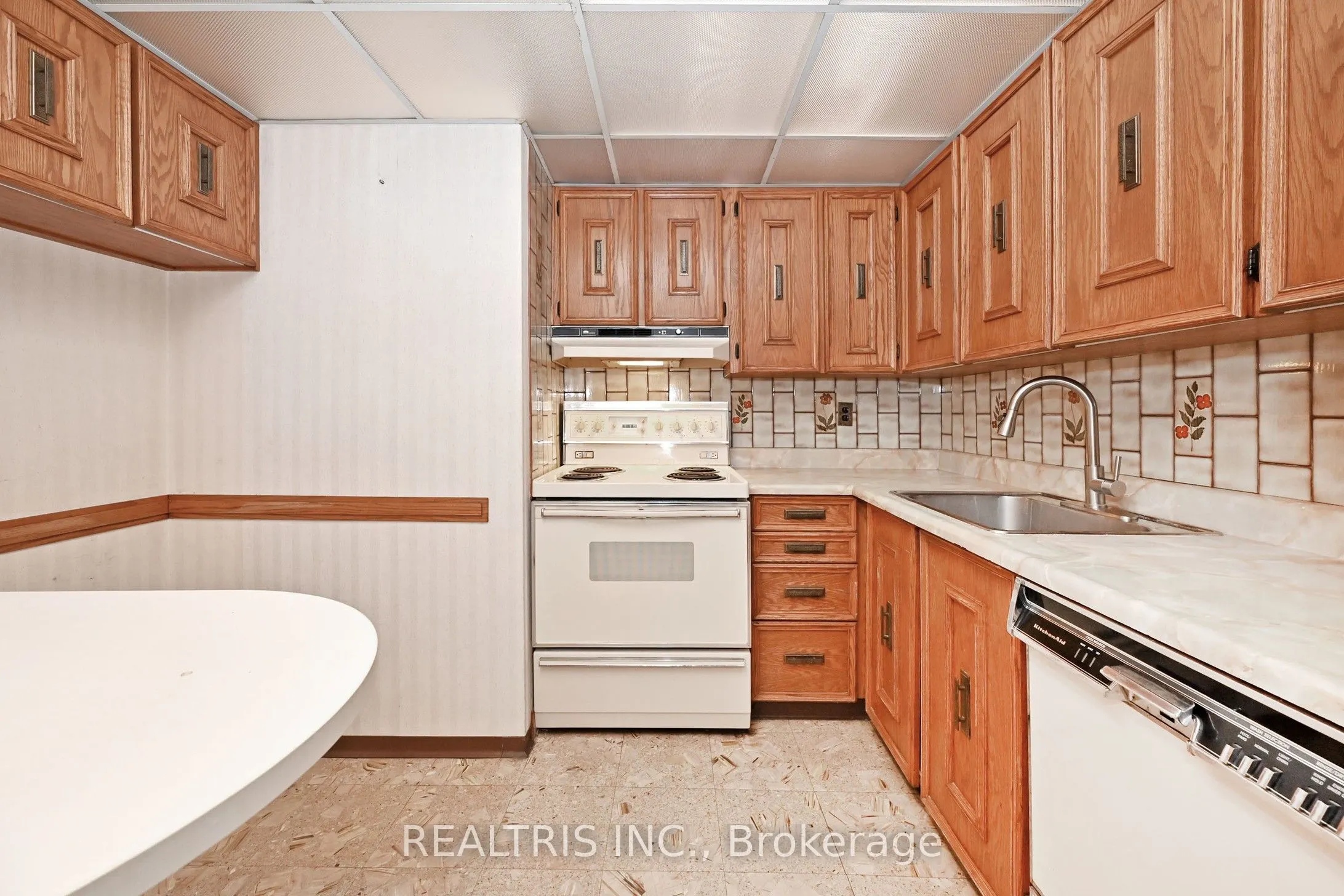 2323 Confederation Parkway, #807