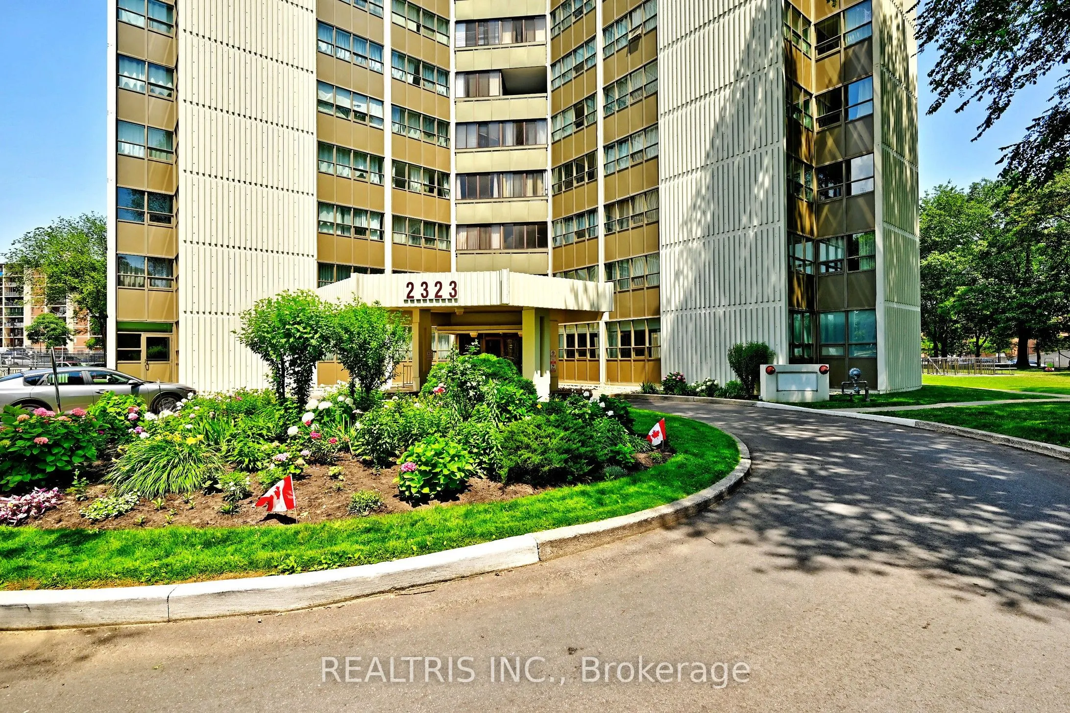 2323 Confederation Parkway, #807