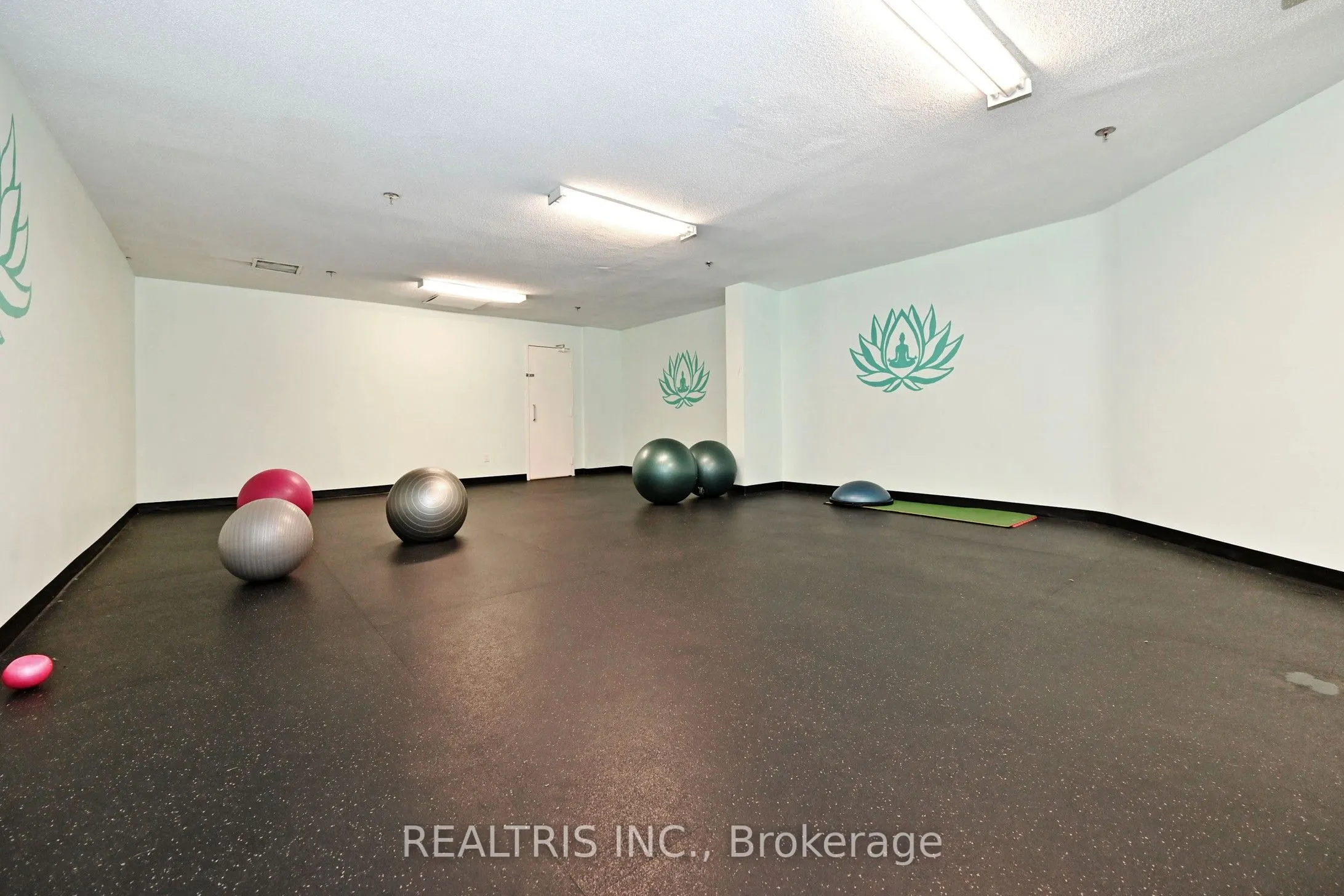 2323 Confederation Parkway, #807