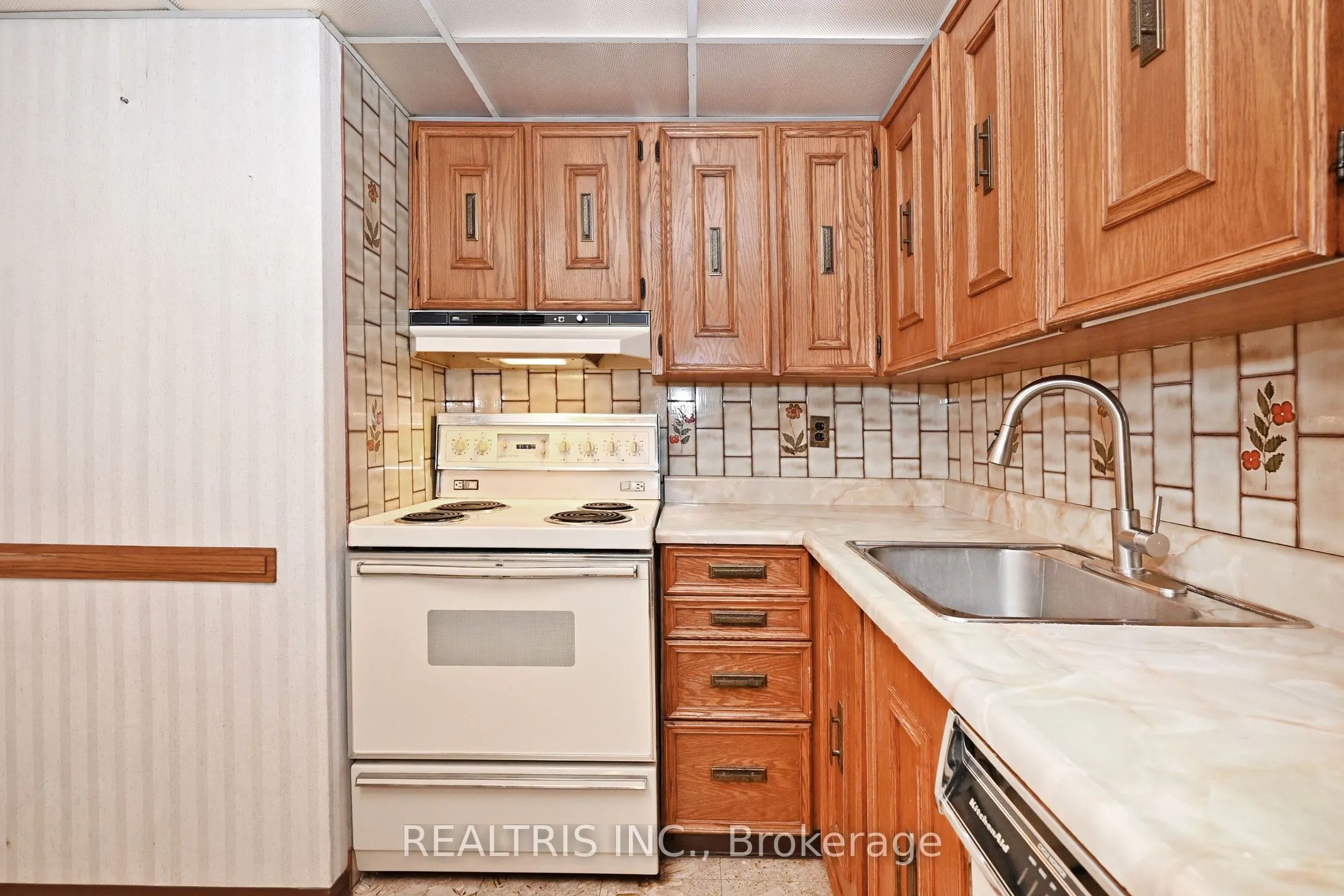 2323 Confederation Parkway, #807