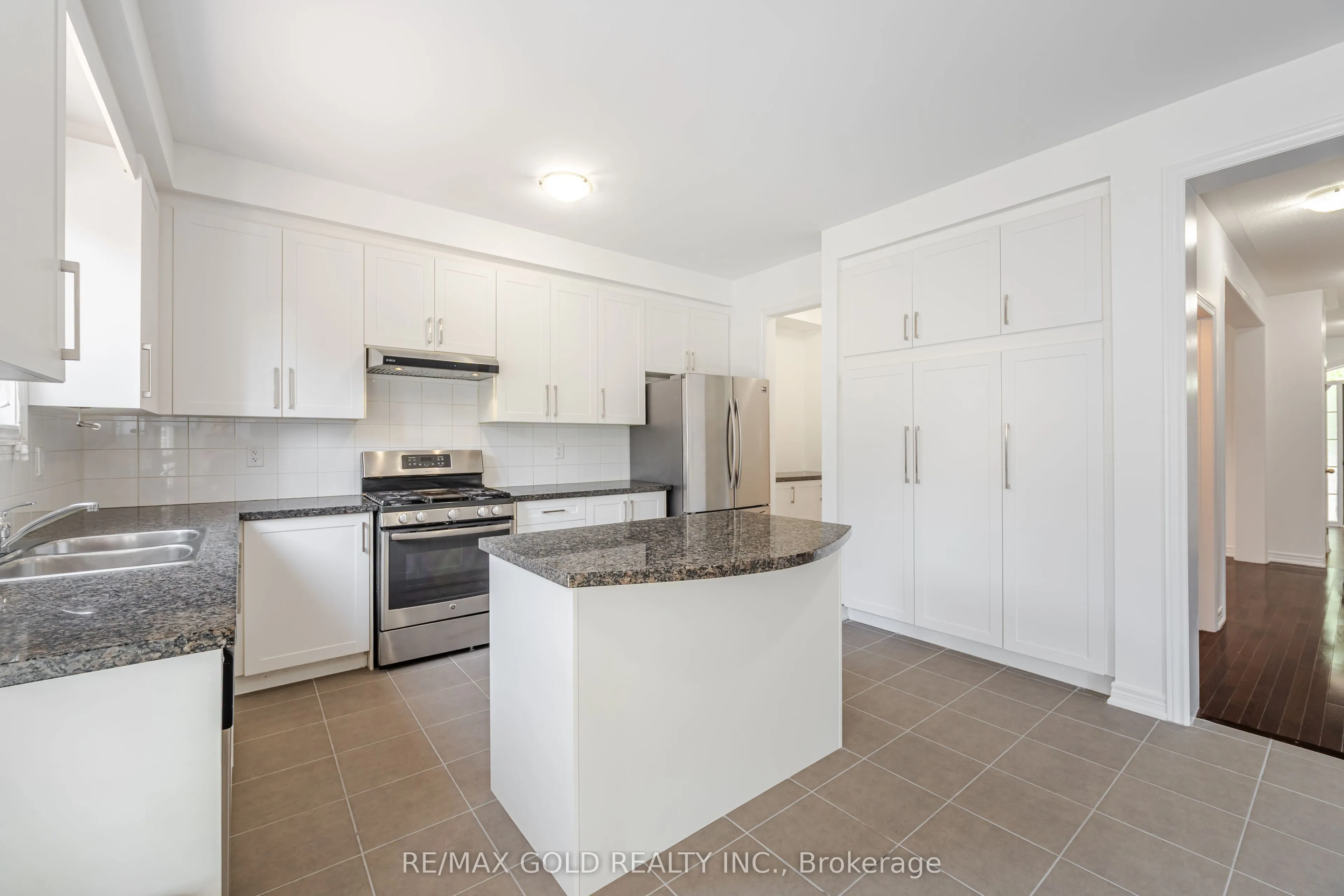 5288 Longford Crescent