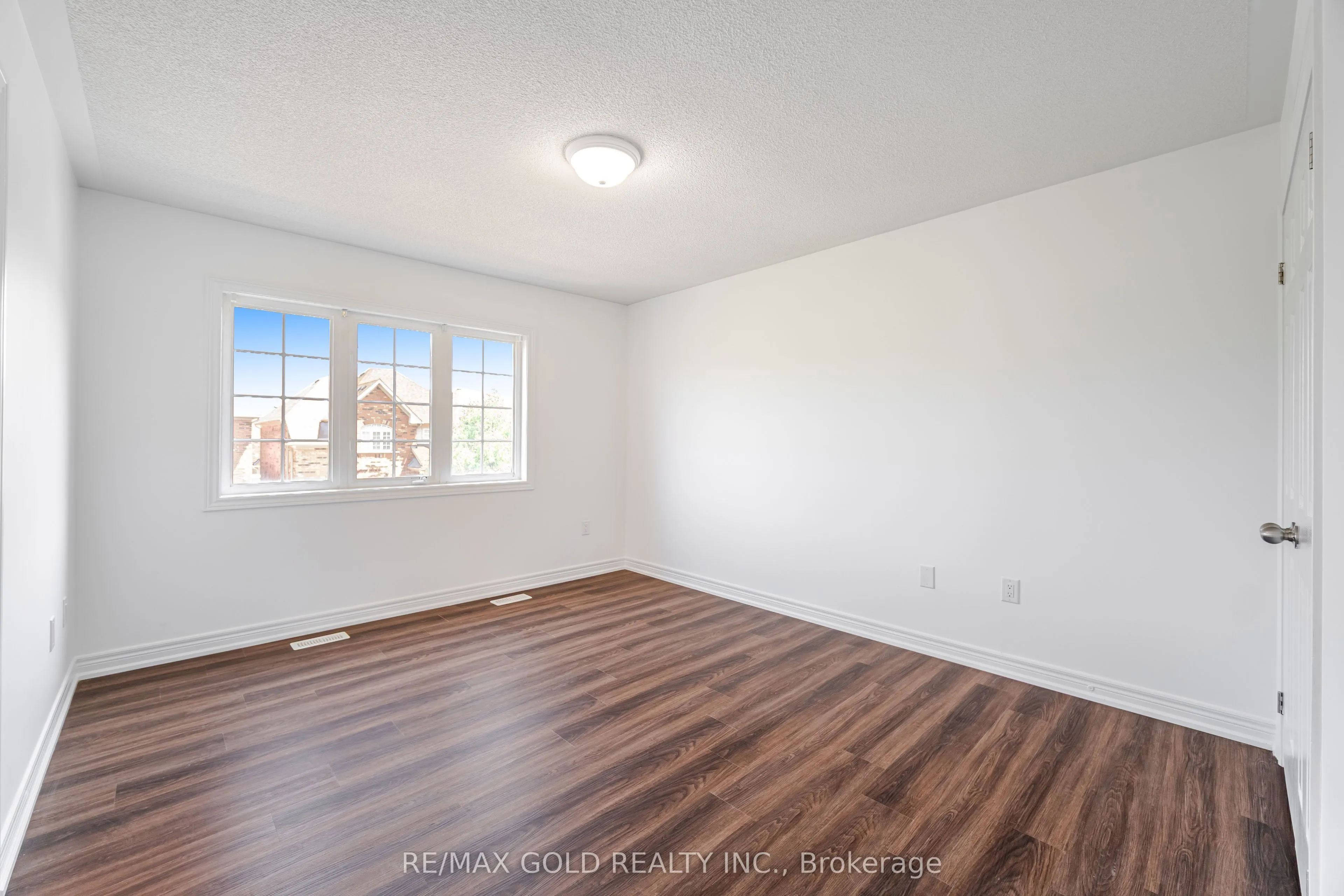 5288 Longford Crescent