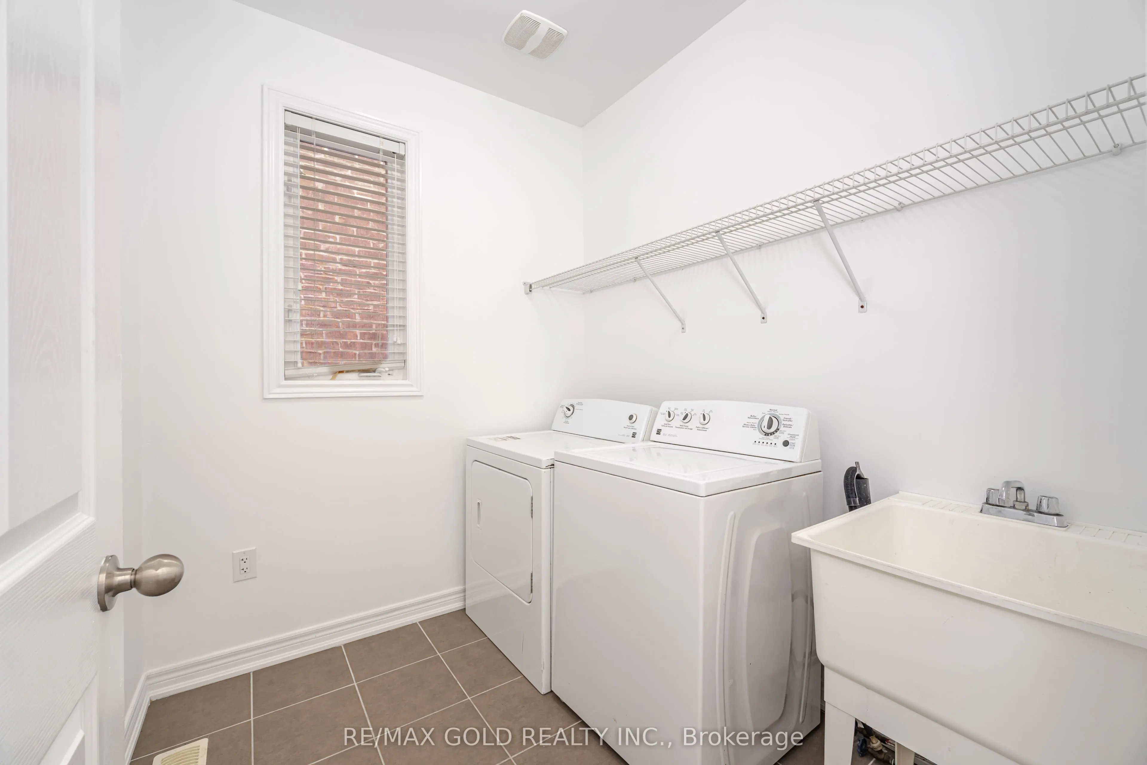 5288 Longford Crescent