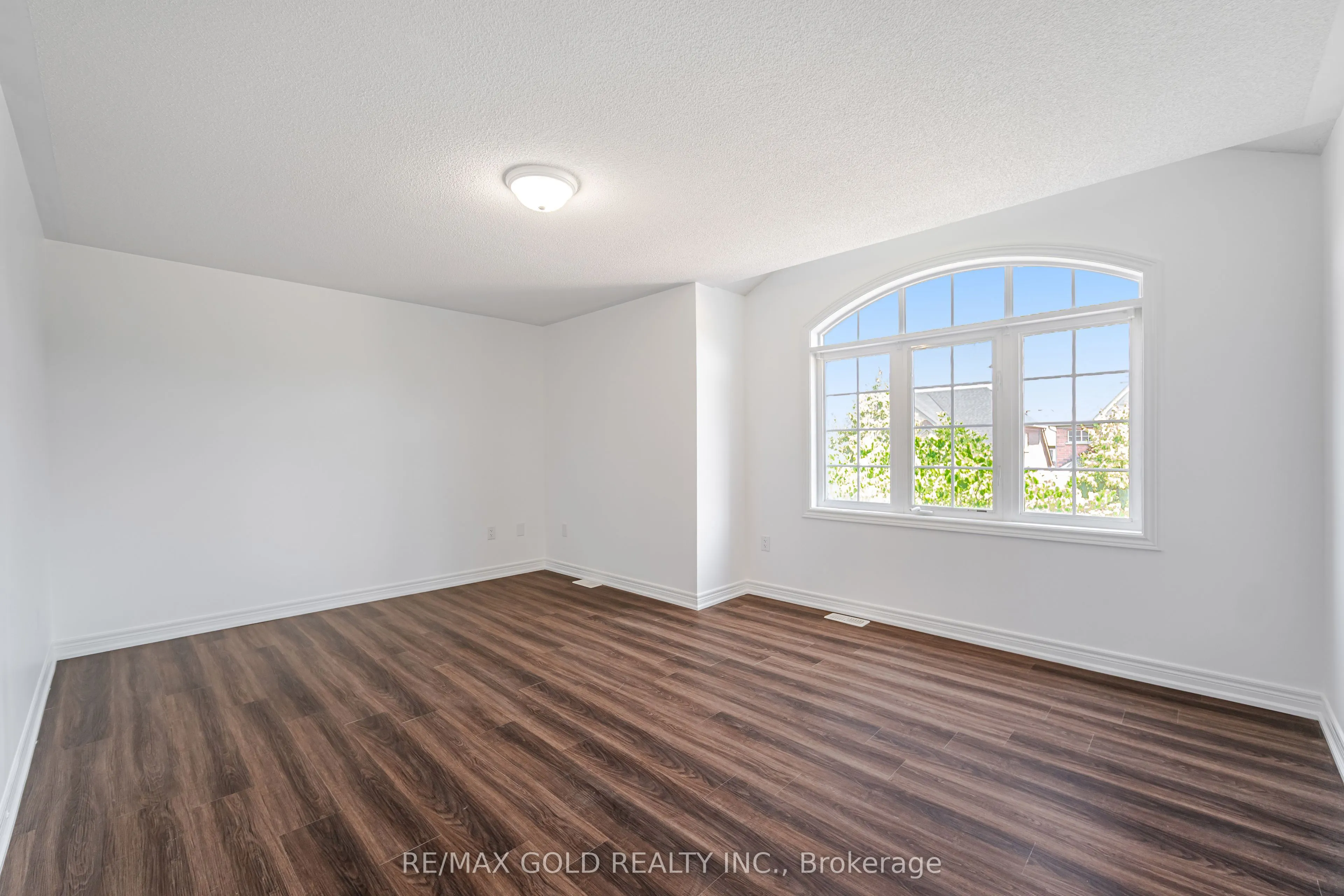5288 Longford Crescent