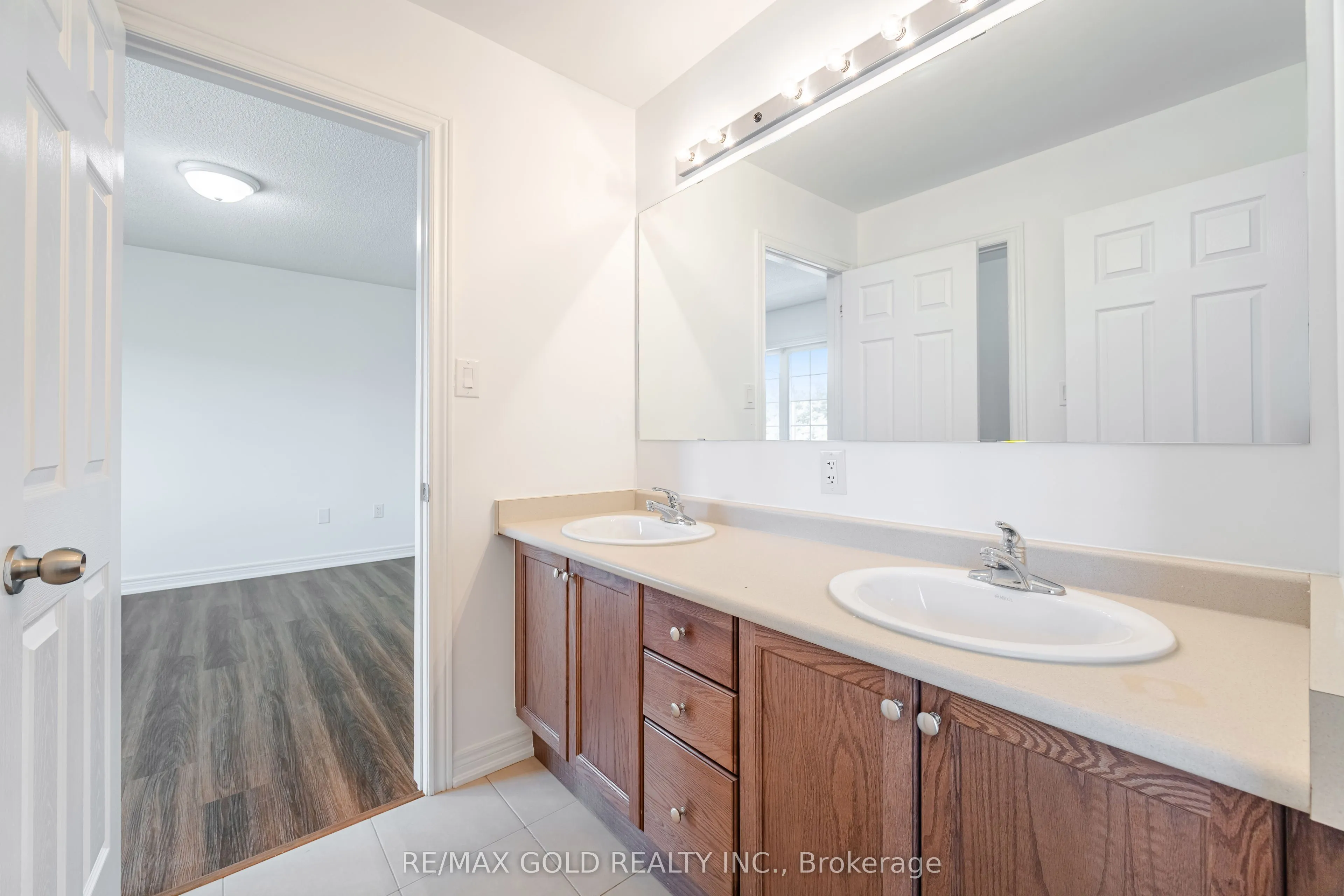 5288 Longford Crescent